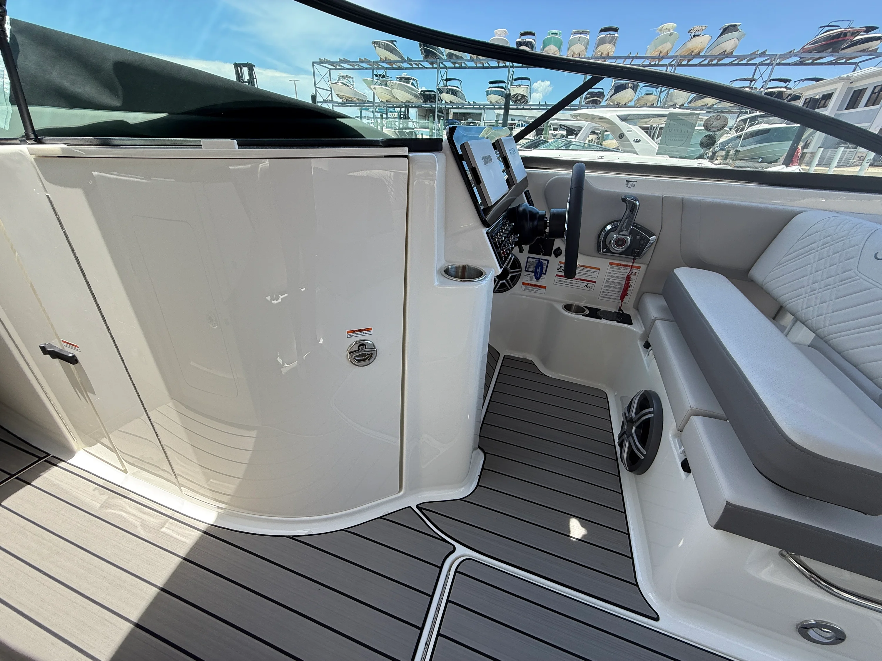 2026 Sea Ray SDX 270 Outboard Image Thumbnail #17