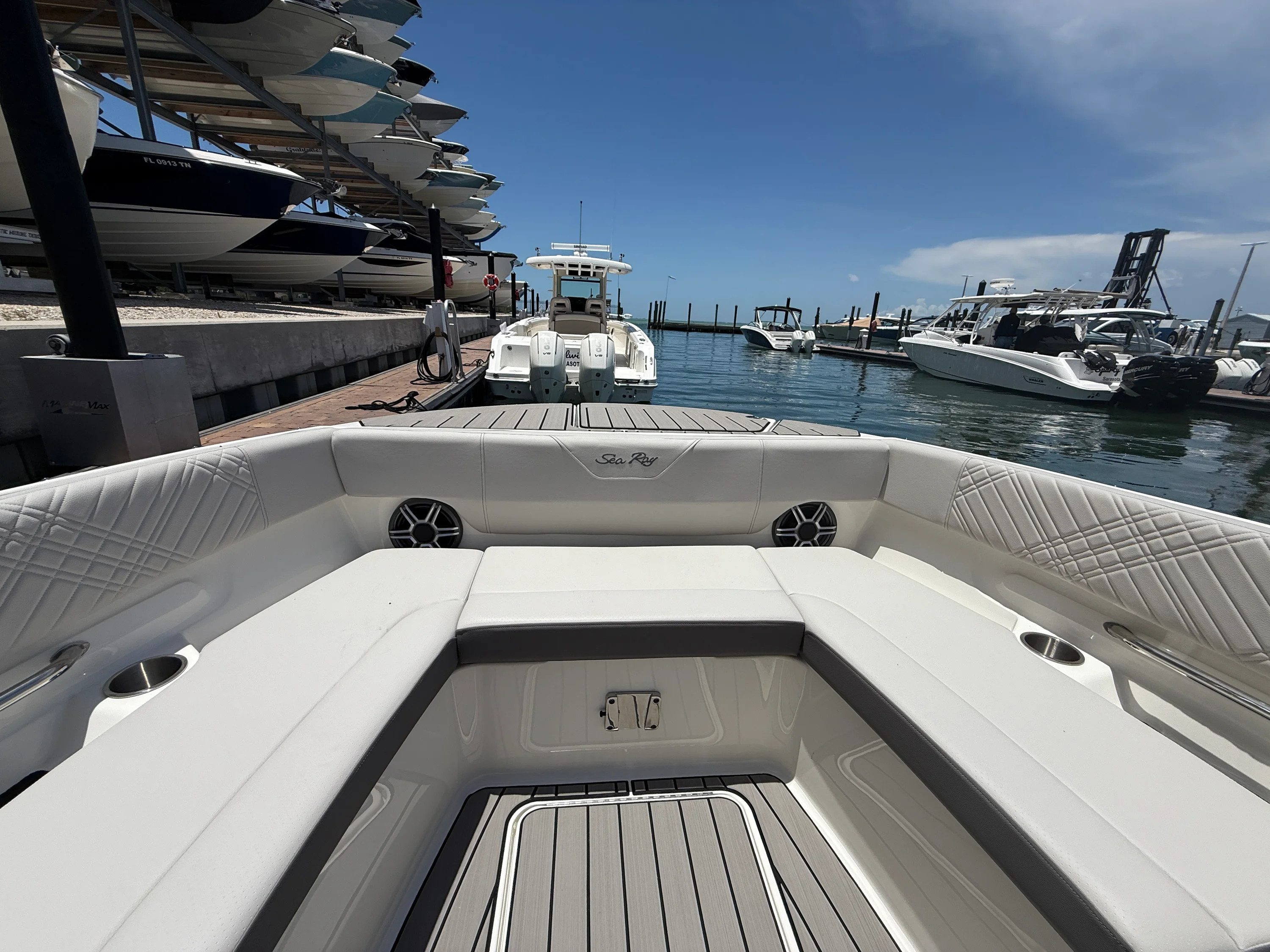 2026 Sea Ray SDX 270 Outboard Image Thumbnail #6