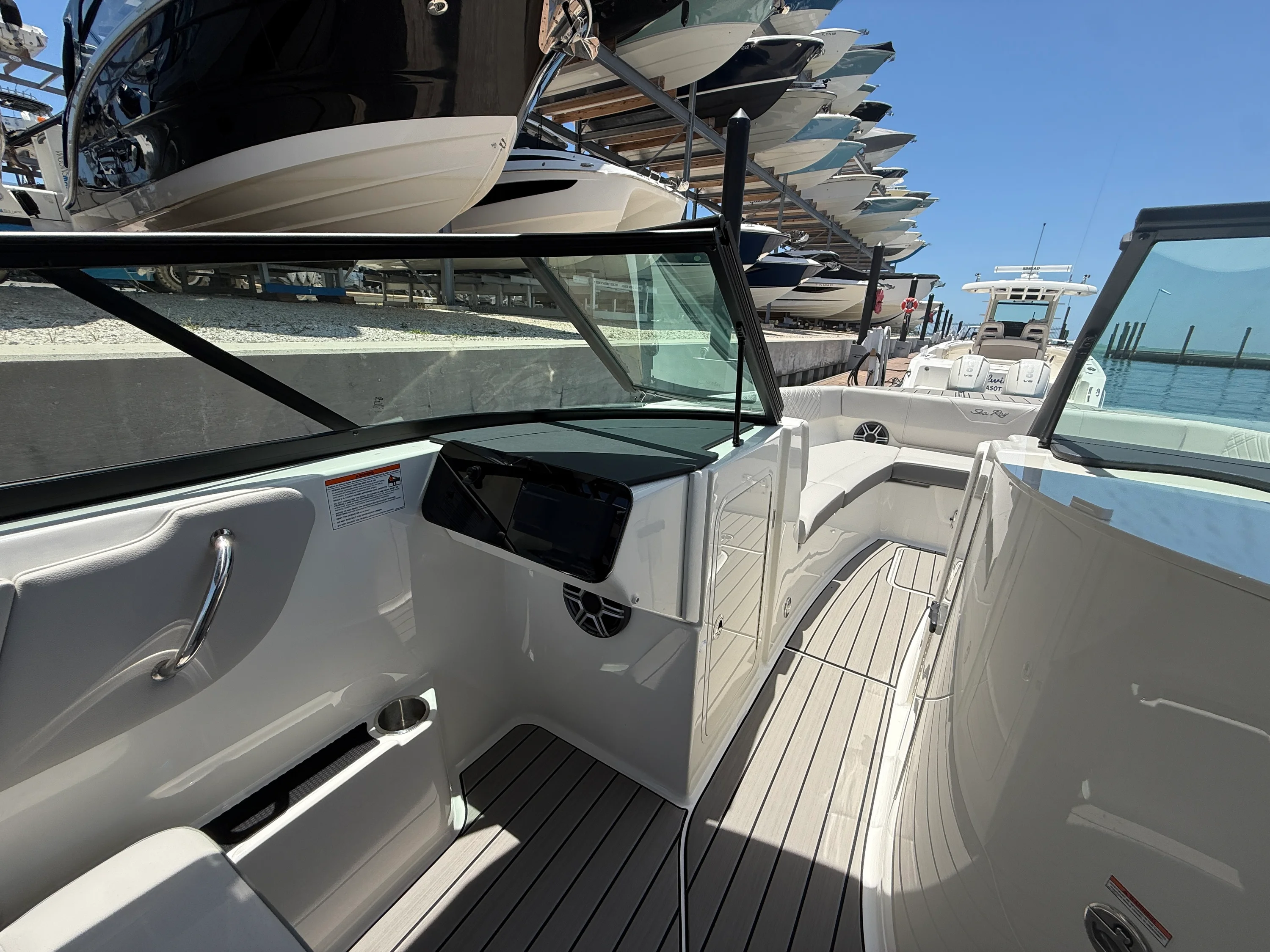 2026 Sea Ray SDX 270 Outboard Image Thumbnail #15