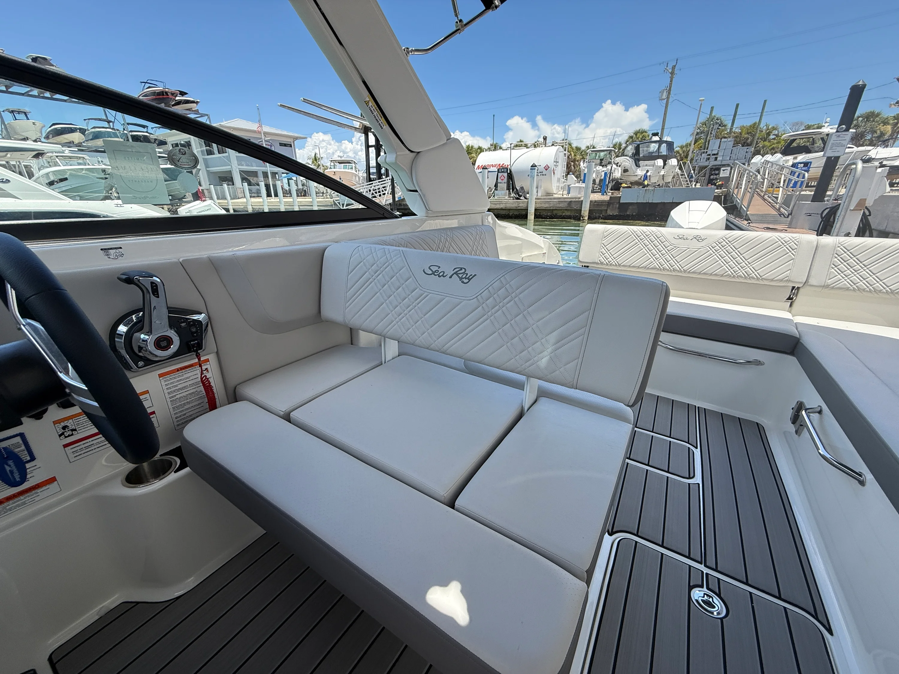 2026 Sea Ray SDX 270 Outboard Image Thumbnail #14
