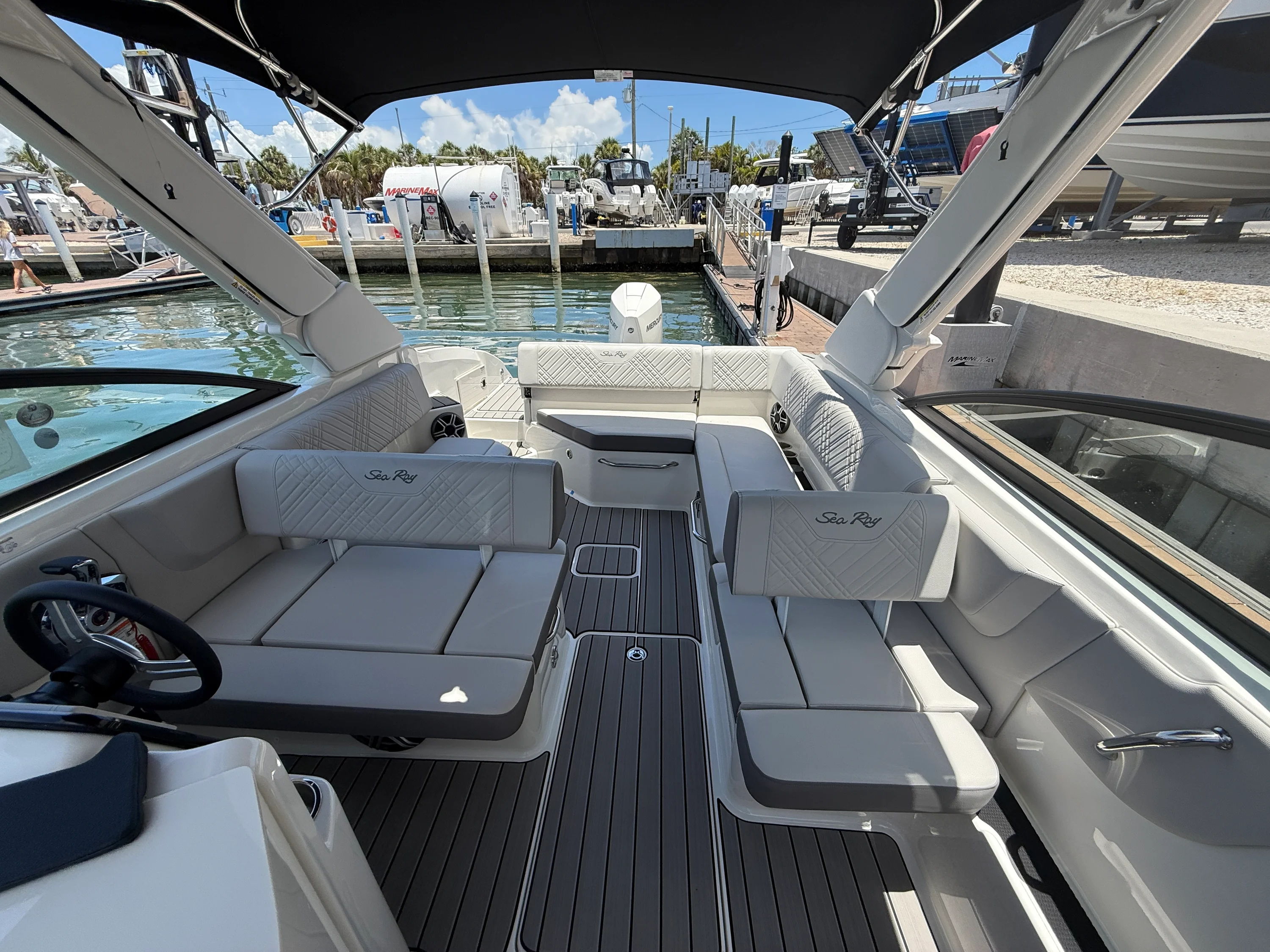 2026 Sea Ray SDX 270 Outboard Image Thumbnail #10