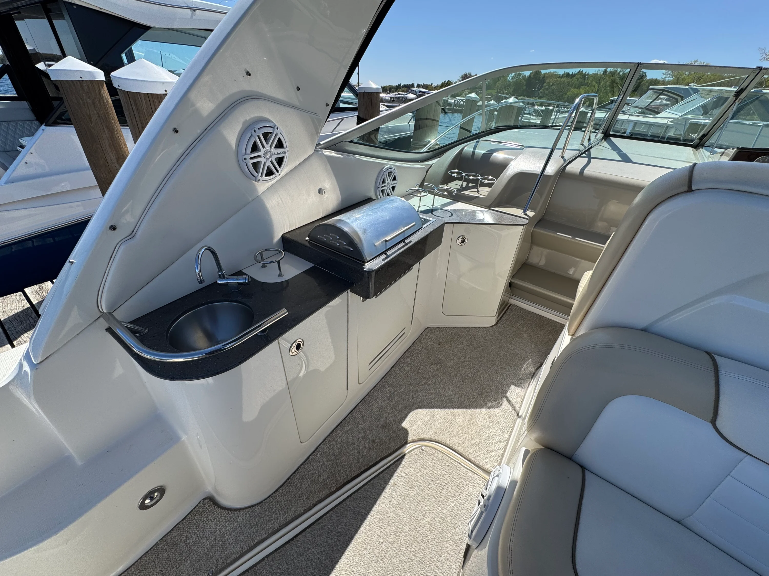 2012 Sea Ray 330 SUNDANCER Image Thumbnail #22