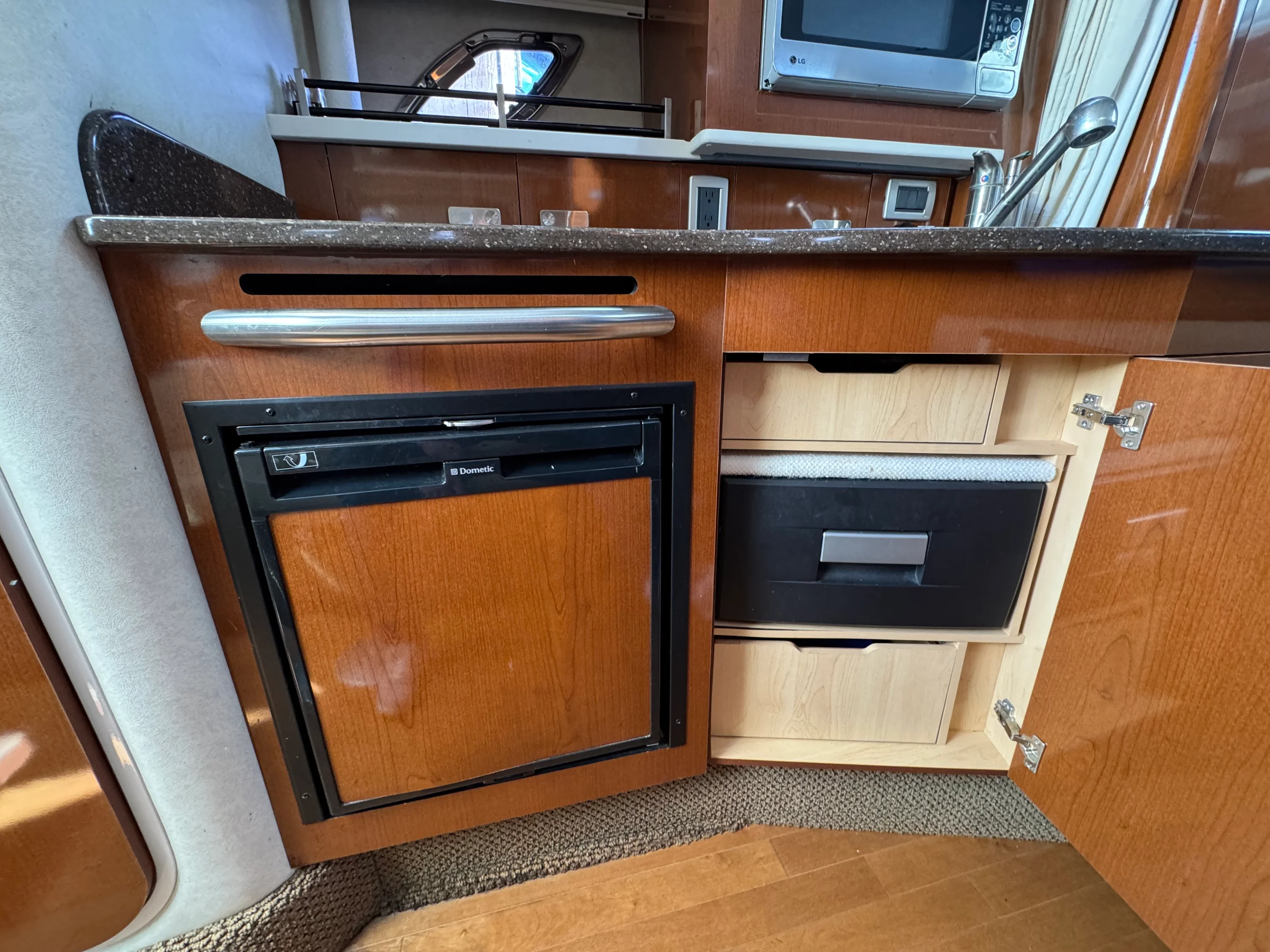 2012 Sea Ray 330 SUNDANCER Image Thumbnail #17