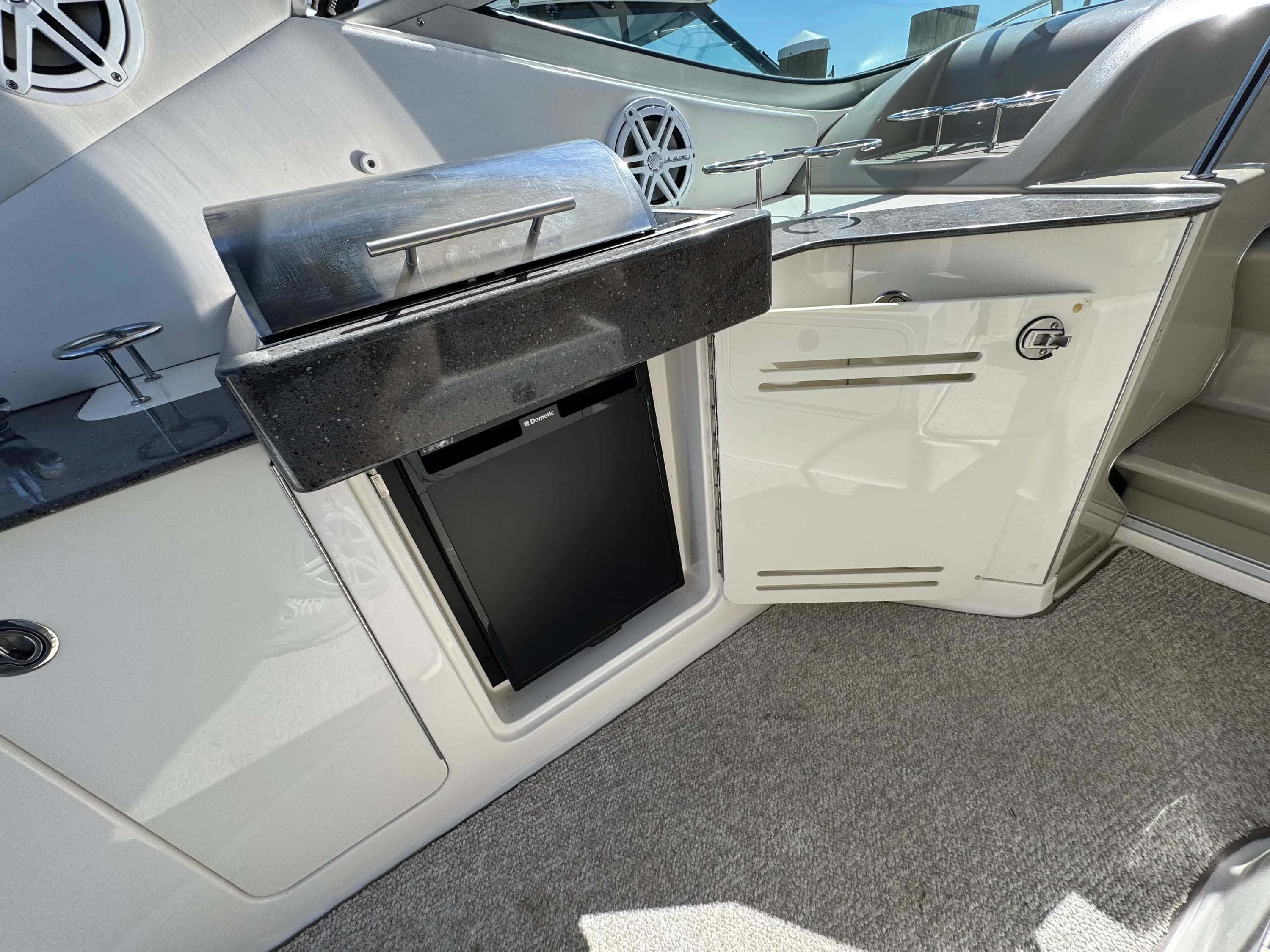 2012 Sea Ray 330 SUNDANCER Image Thumbnail #21