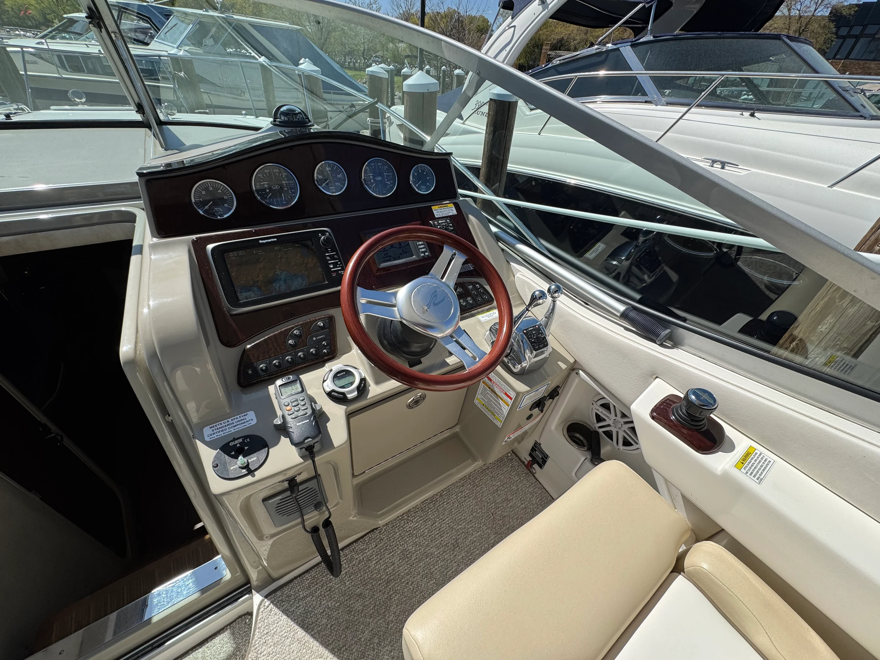 2012 Sea Ray 330 SUNDANCER Image Thumbnail #11
