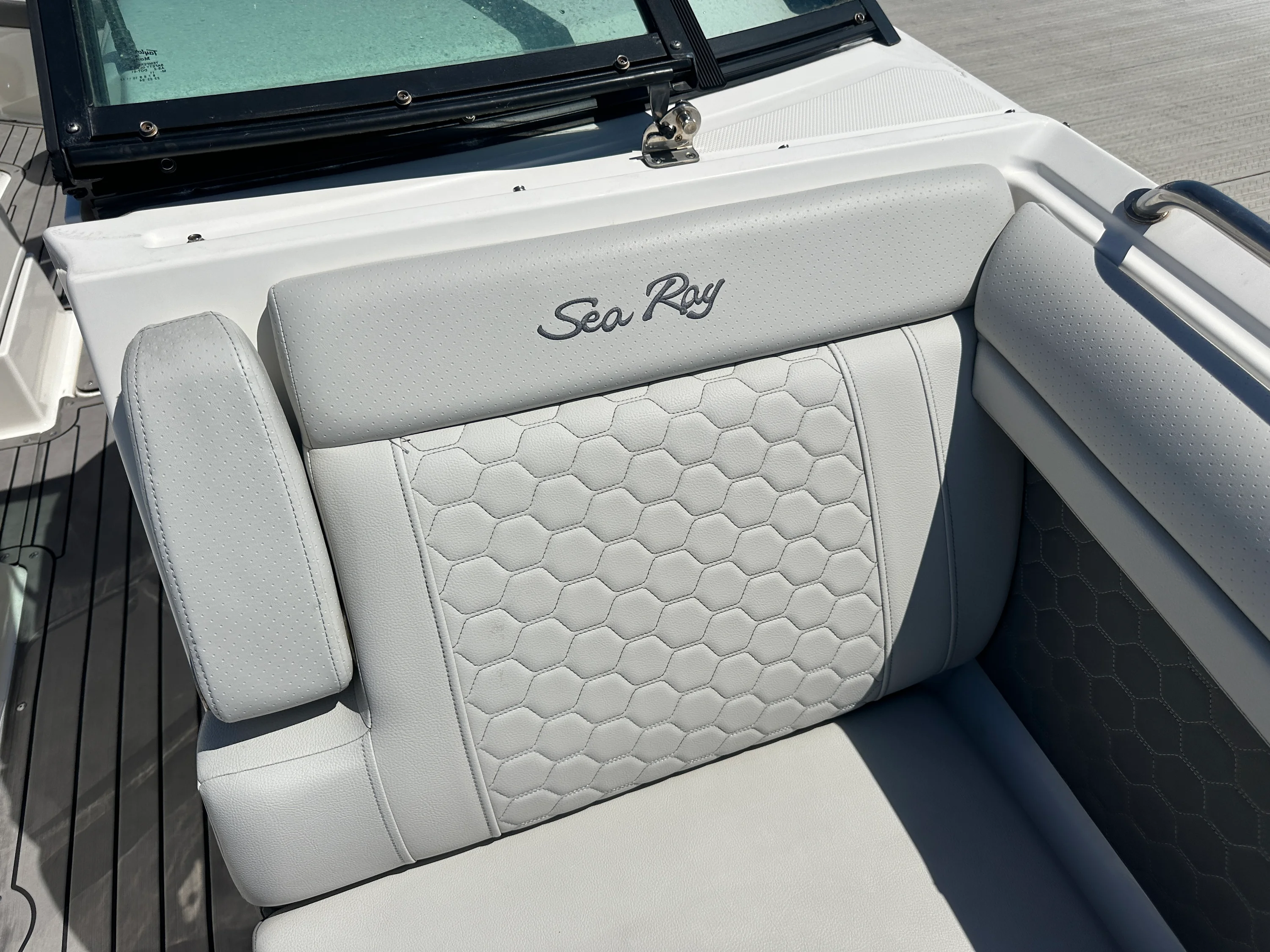 2022 Sea Ray SDX 270 OB Image Thumbnail #15