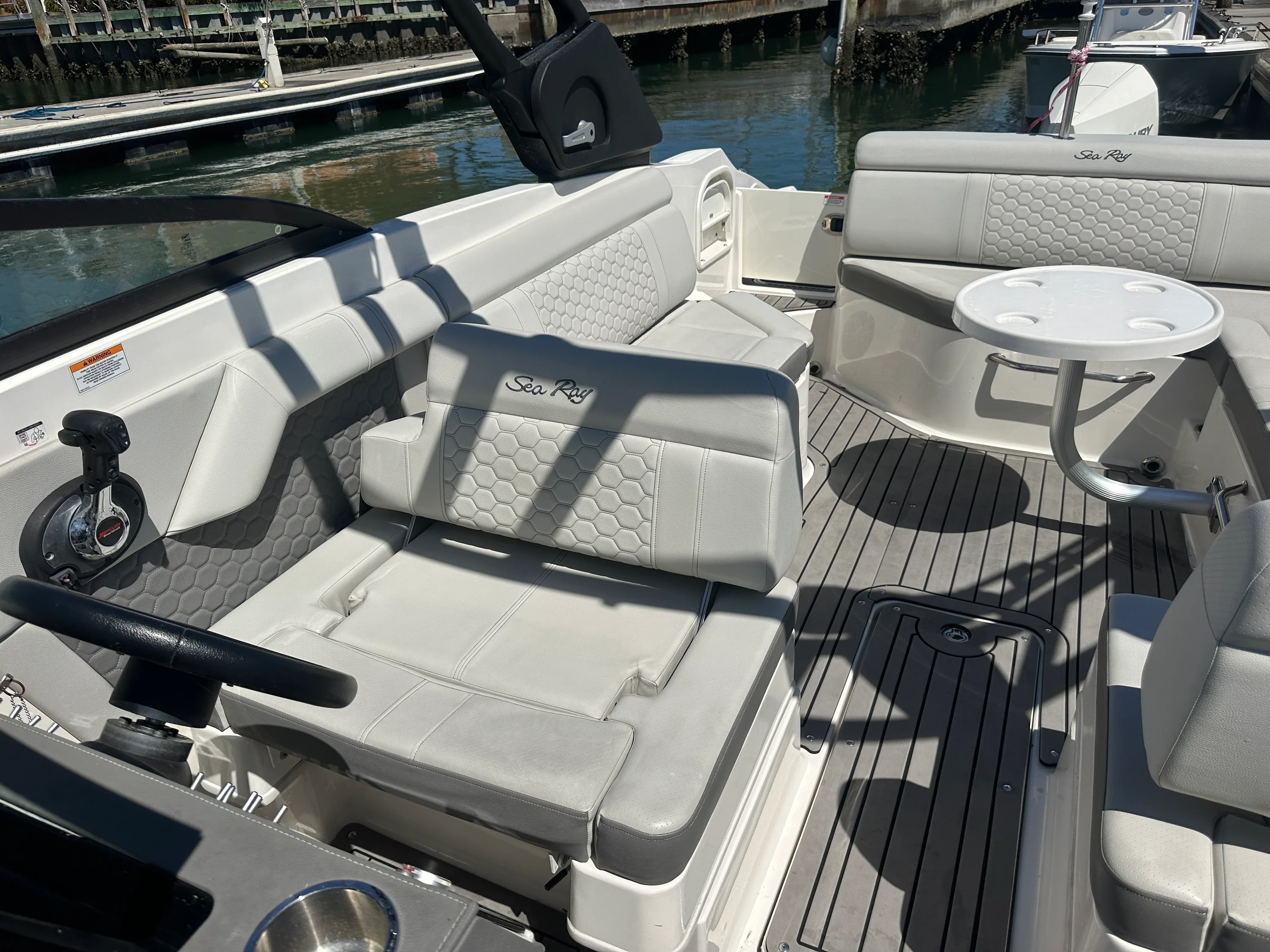 2022 Sea Ray SDX 270 OB Image Thumbnail #17