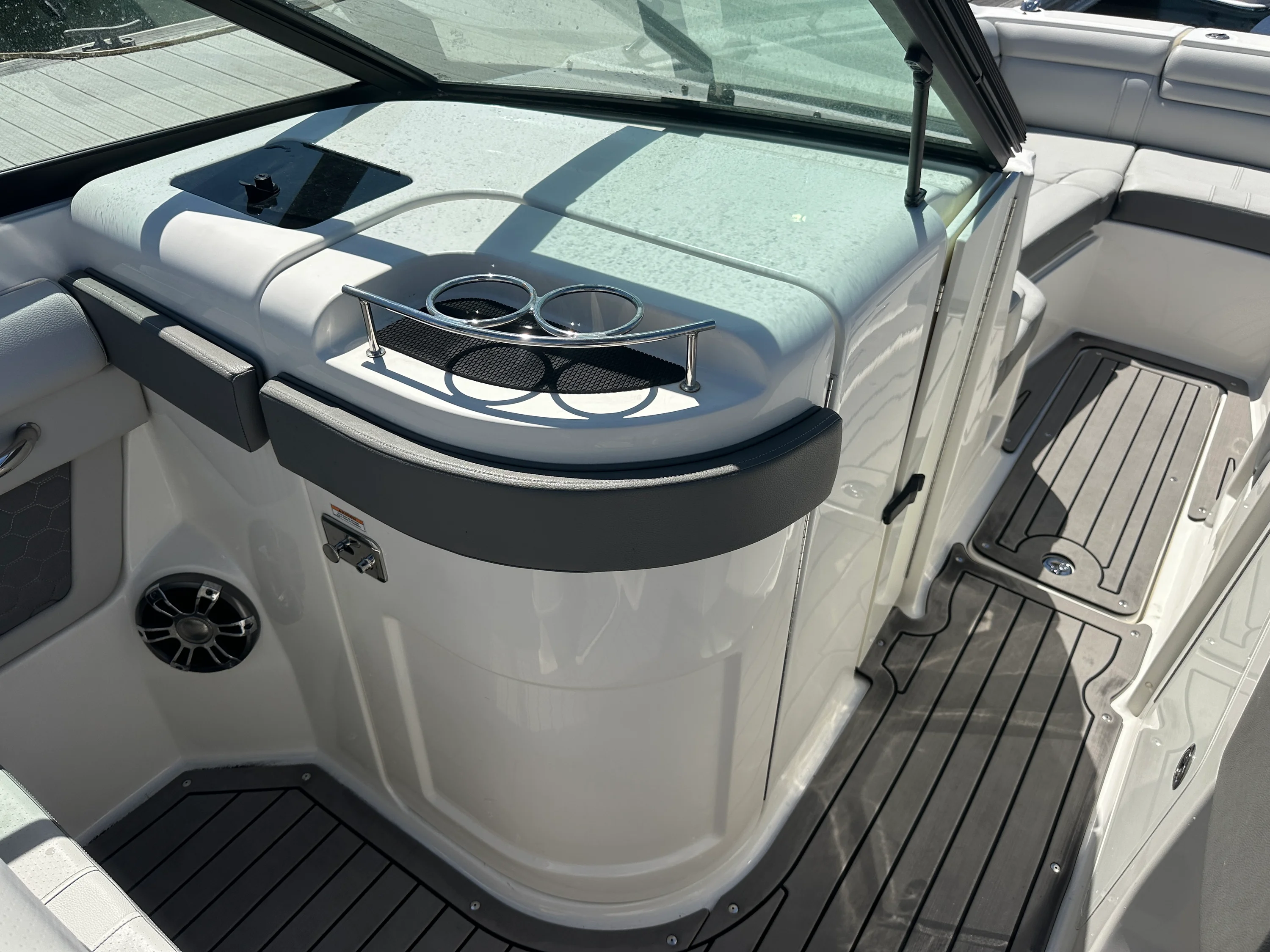 2022 Sea Ray SDX 270 OB Image Thumbnail #9