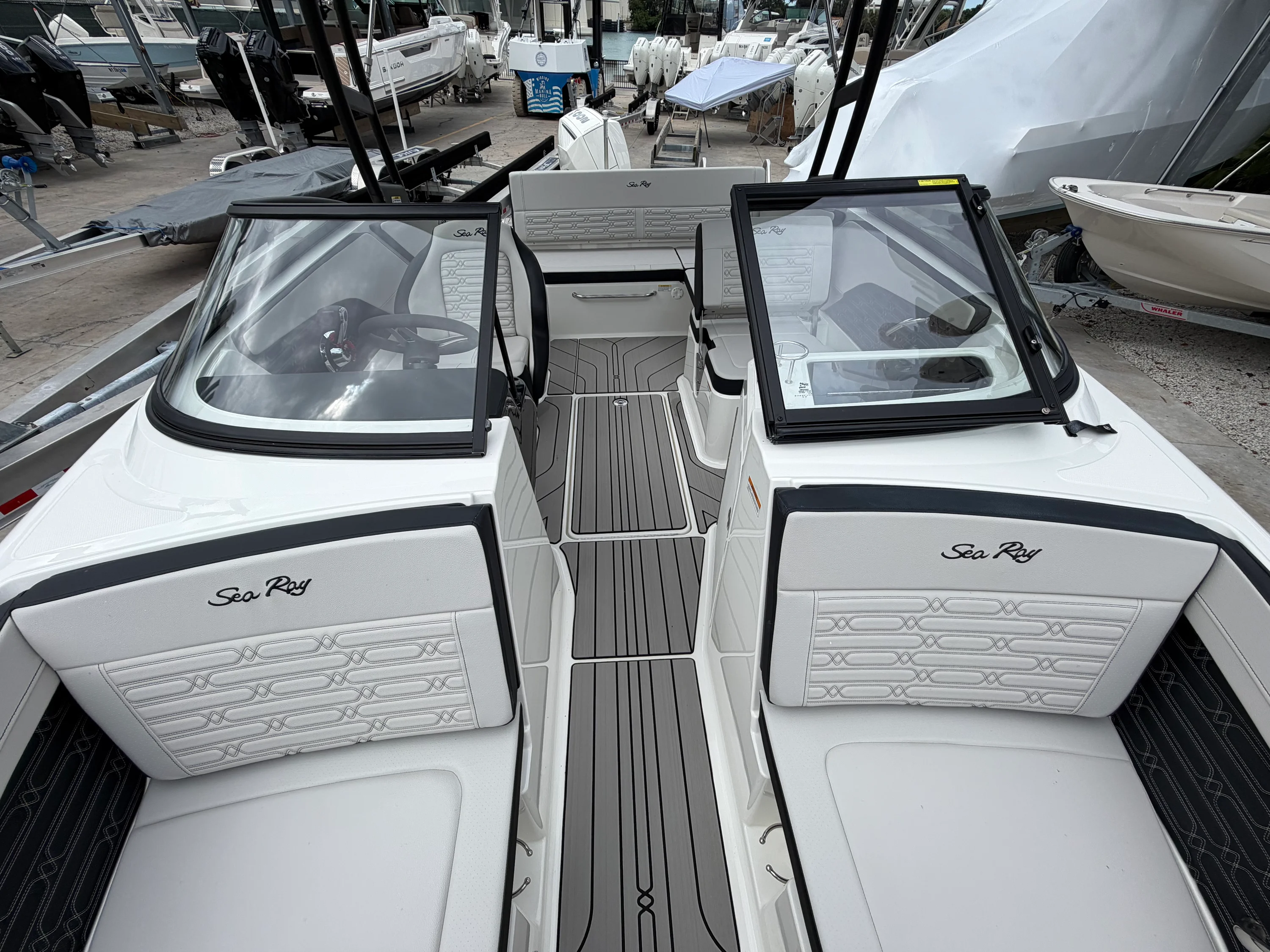 2026 Sea Ray SPX 210 Outboard Image Thumbnail #21