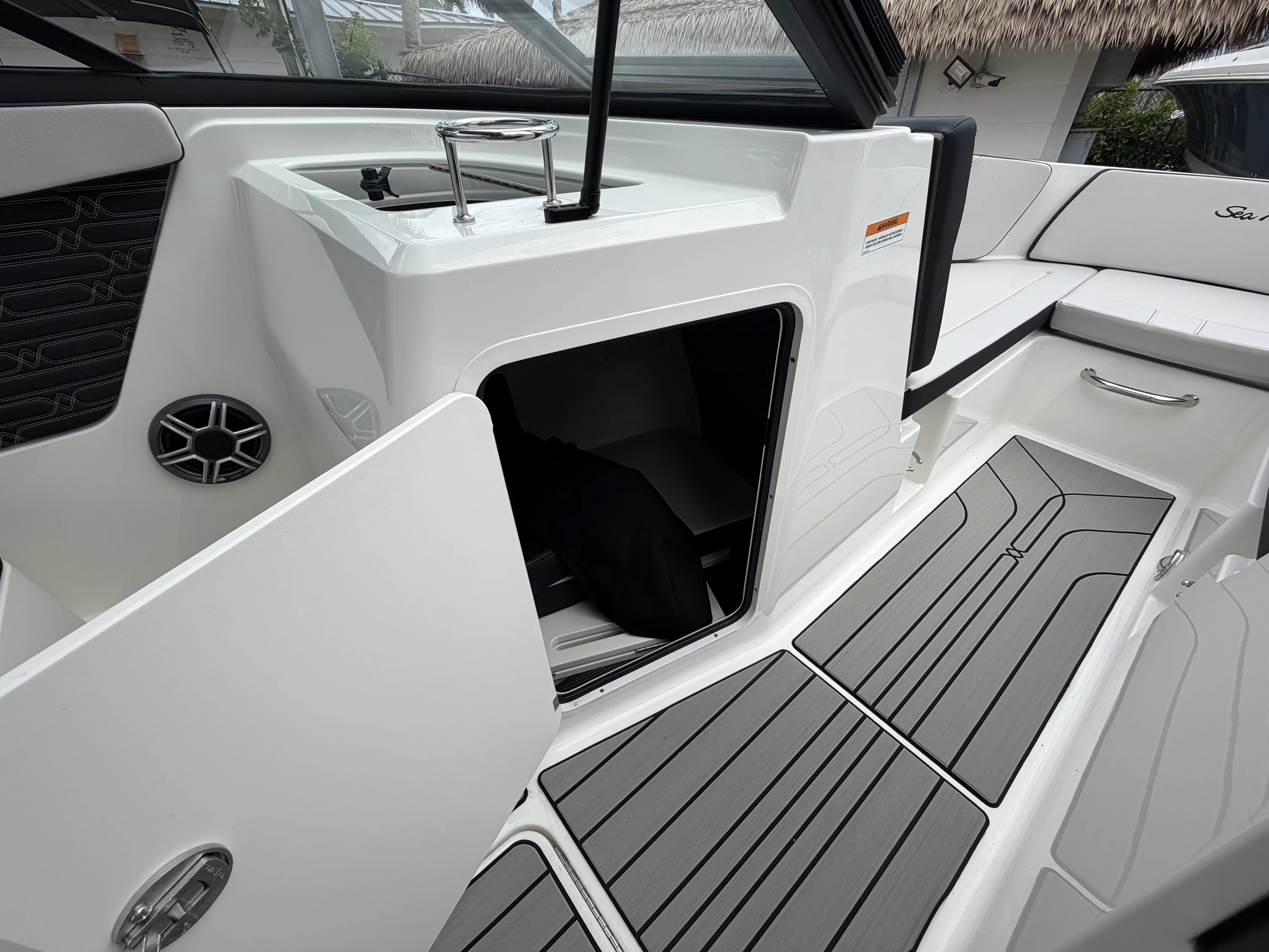 2026 Sea Ray SPX 210 Outboard Image Thumbnail #14