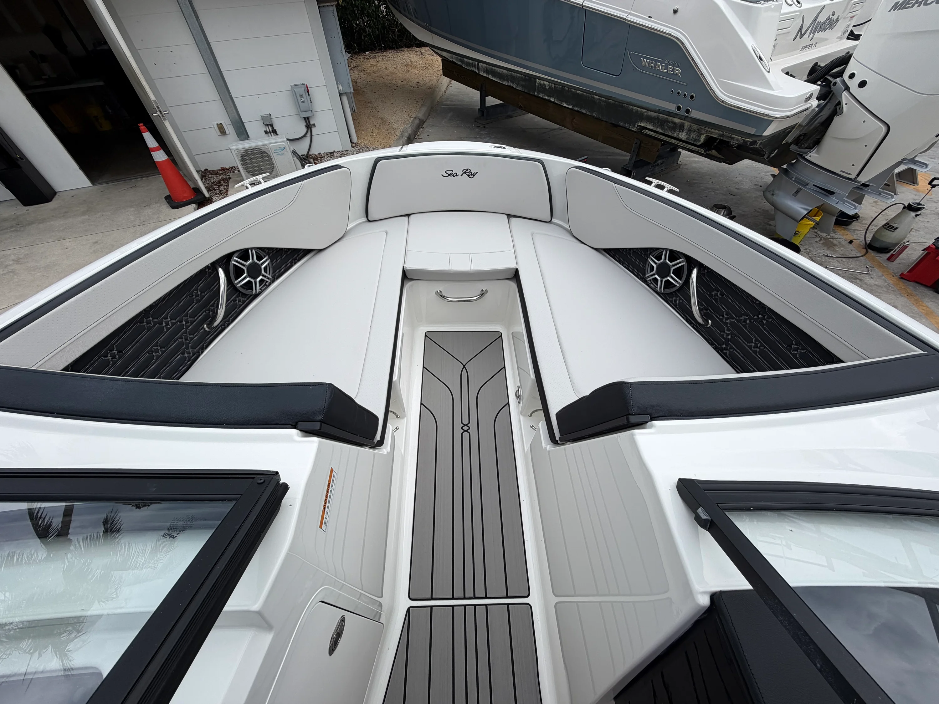 2026 Sea Ray SPX 210 Outboard Image Thumbnail #20