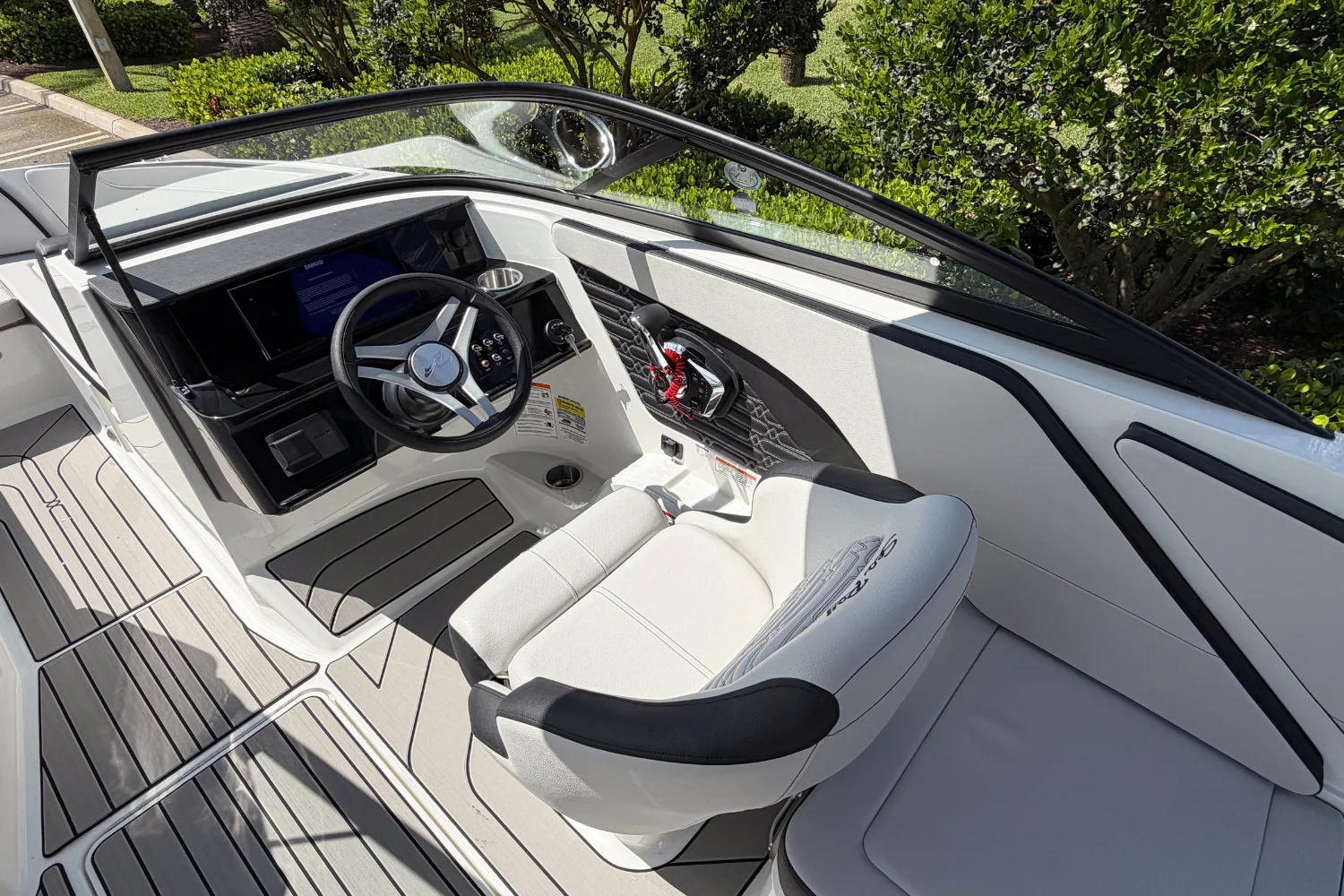 2026 Sea Ray SPX 210 Outboard Image Thumbnail #12