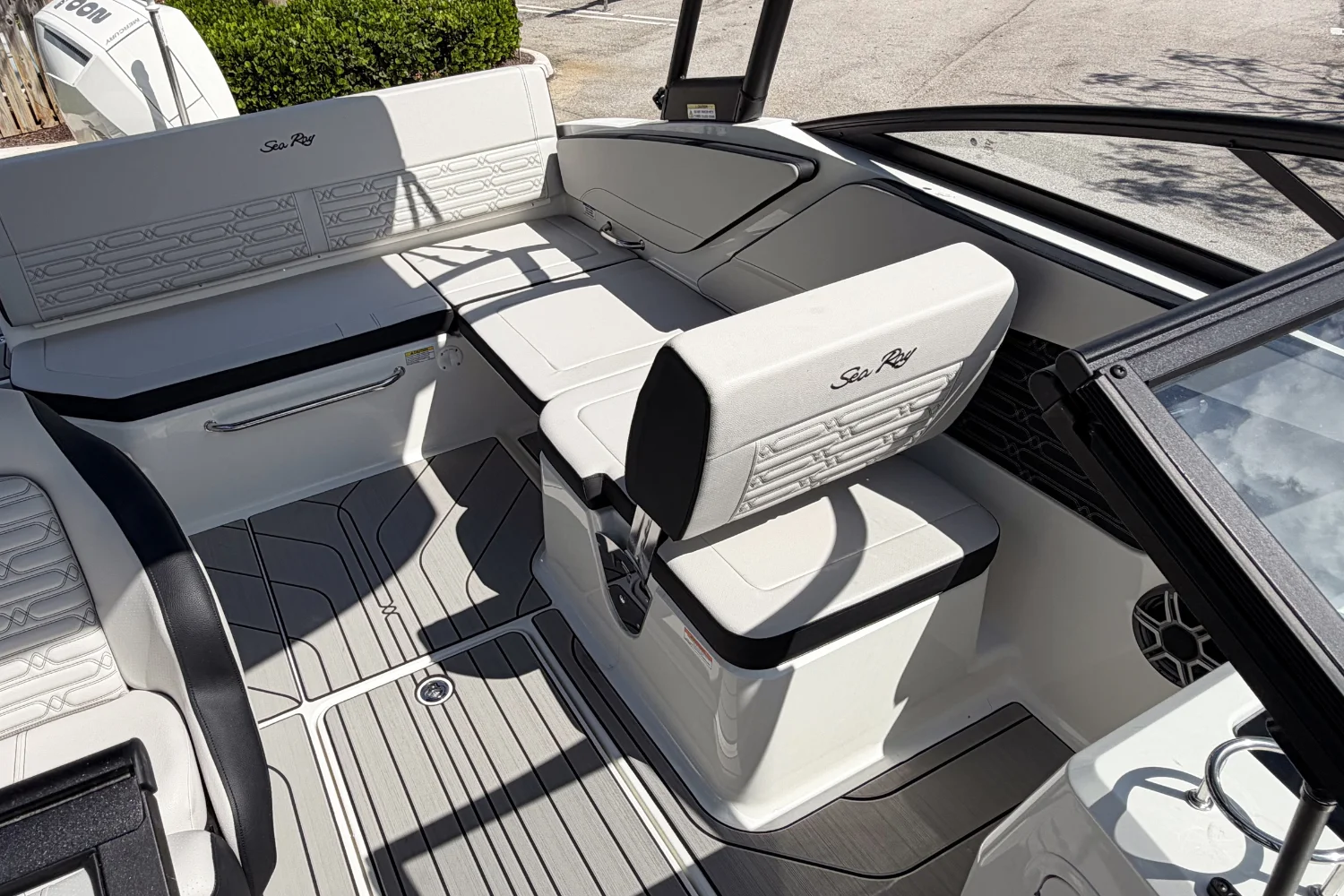 2026 Sea Ray SPX 210 Outboard Image Thumbnail #10