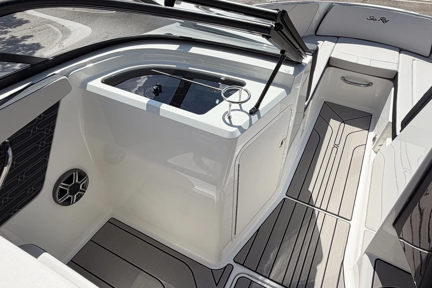 2026 Sea Ray SPX 210 Outboard Image Thumbnail #19