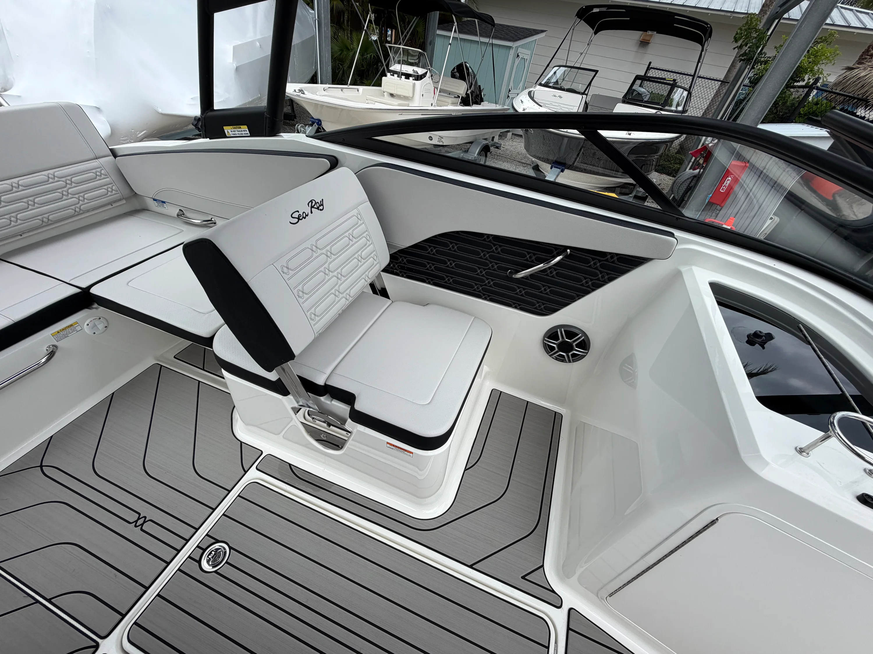 2026 Sea Ray SPX 210 Outboard Image Thumbnail #18