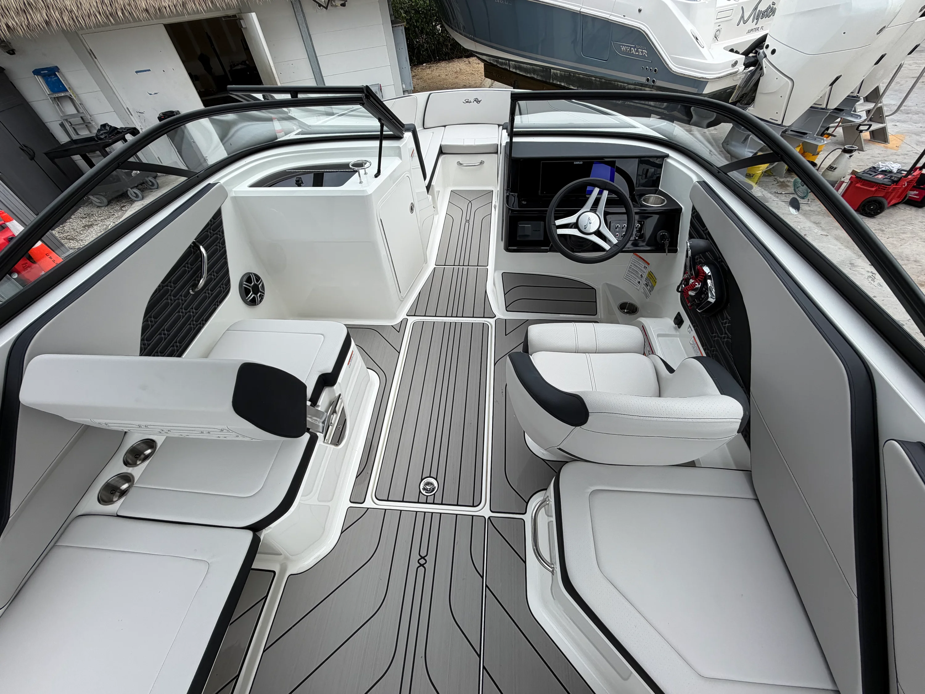 2026 Sea Ray SPX 210 Outboard Image Thumbnail #12