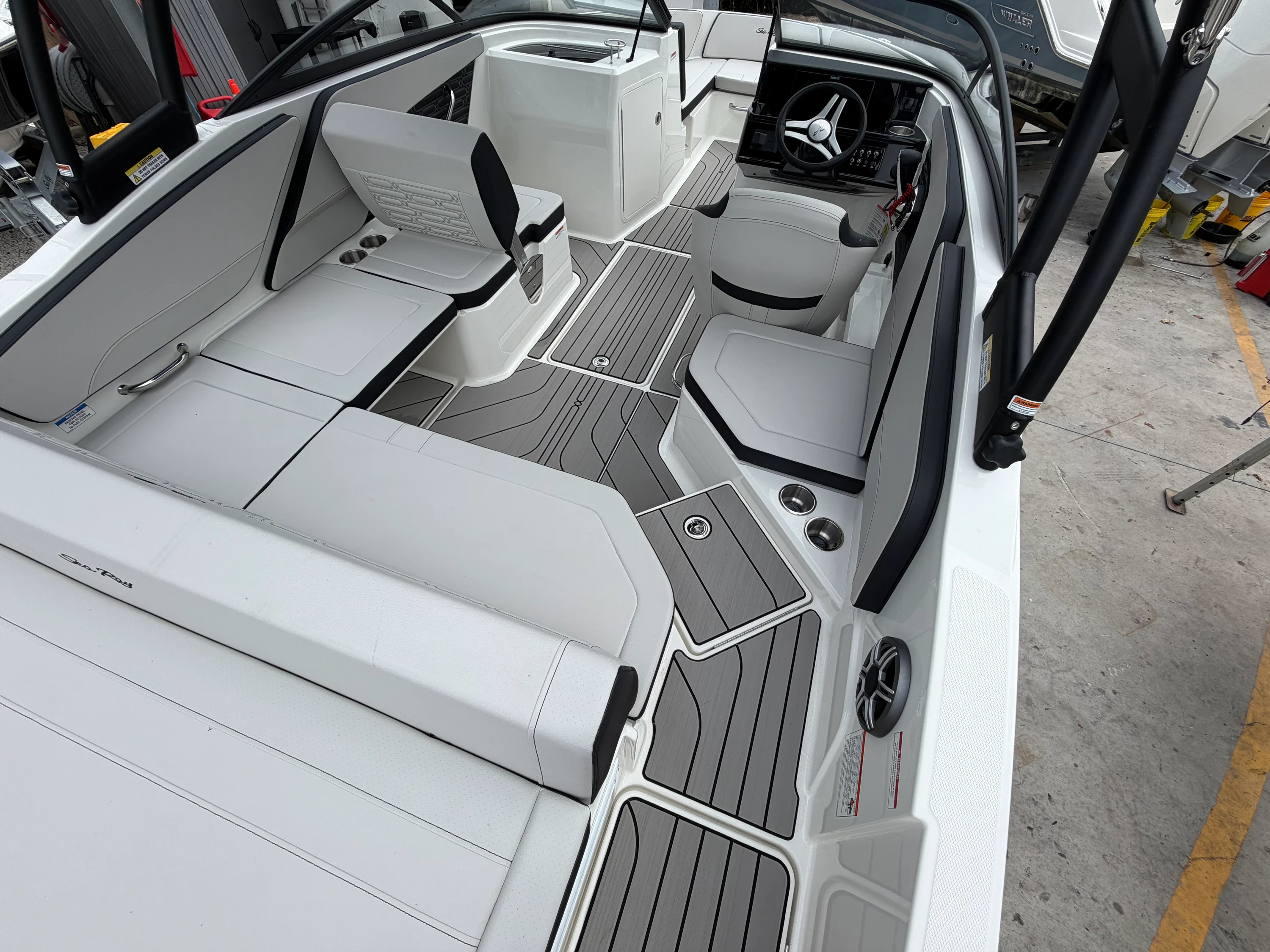 2026 Sea Ray SPX 210 Outboard Image Thumbnail #13