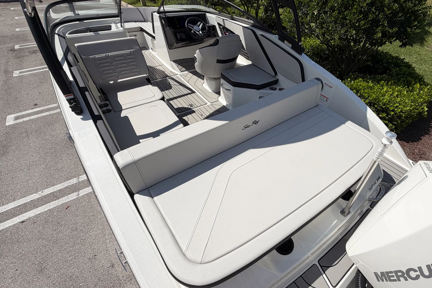 2026 Sea Ray SPX 210 Outboard Image Thumbnail #21