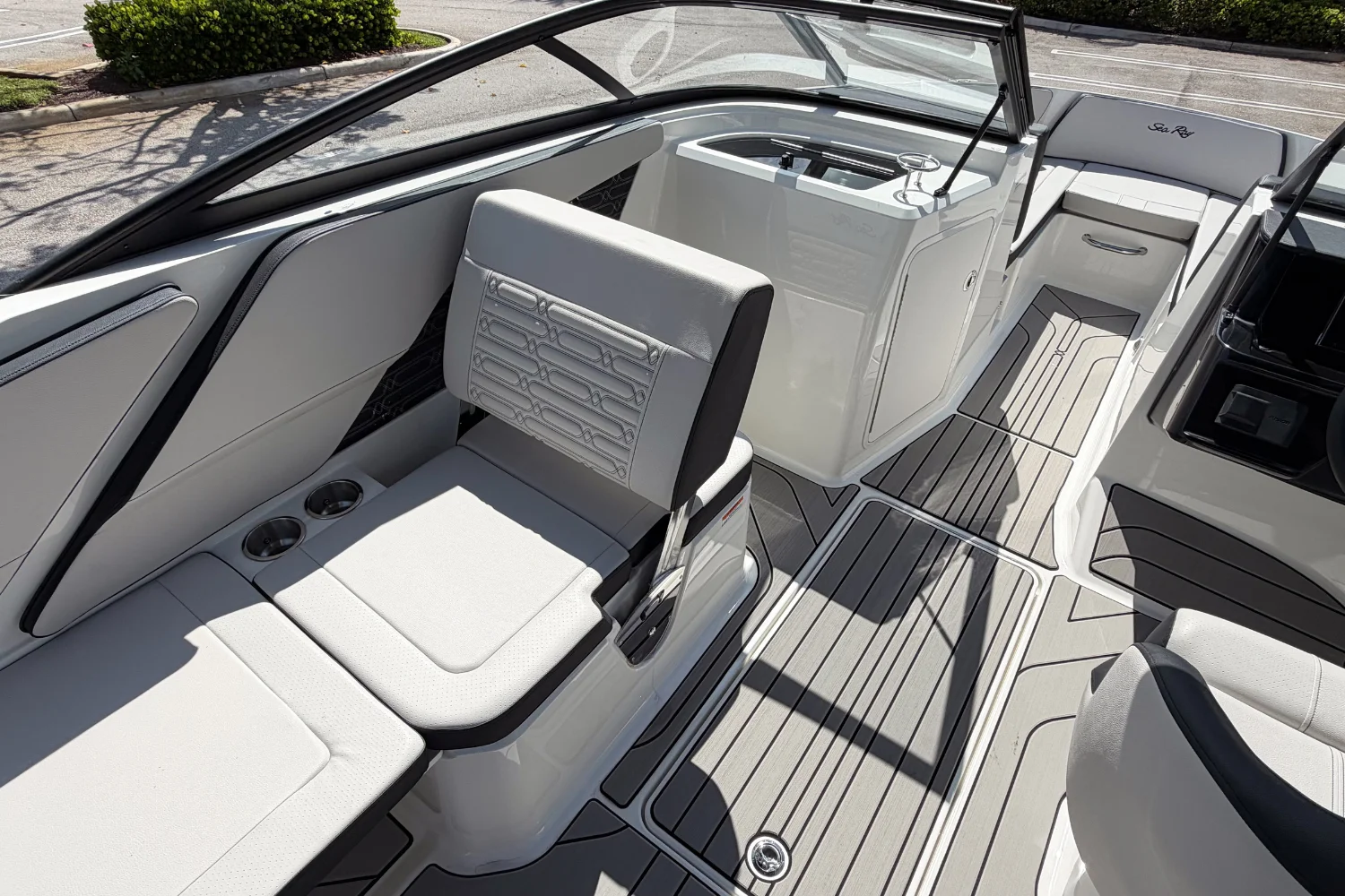 2026 Sea Ray SPX 210 Outboard Image Thumbnail #13