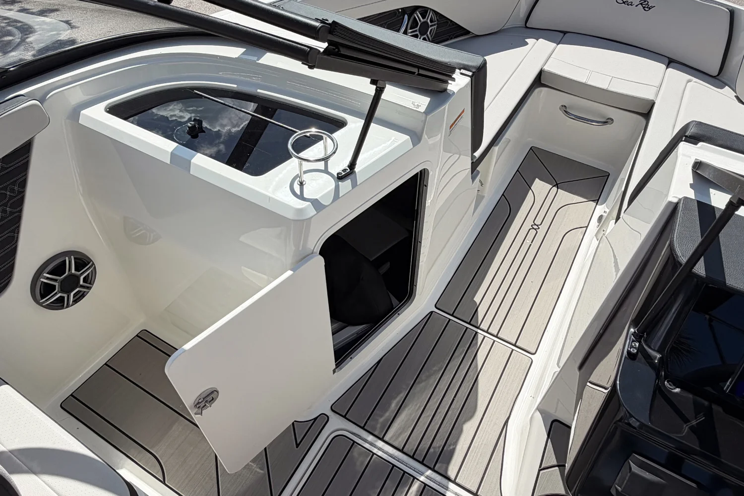 2026 Sea Ray SPX 210 Outboard Image Thumbnail #18