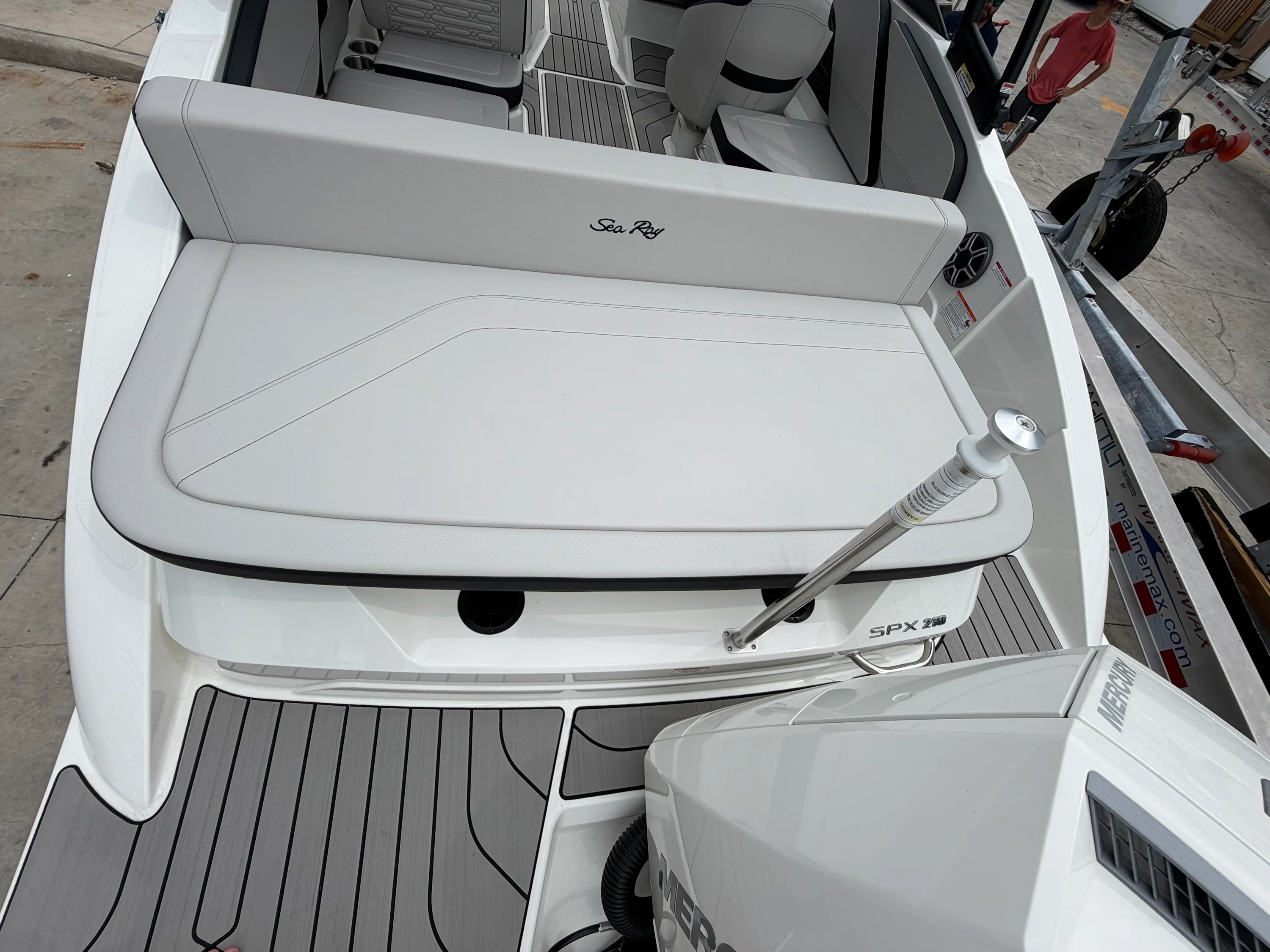 2026 Sea Ray SPX 210 Outboard Image Thumbnail #10