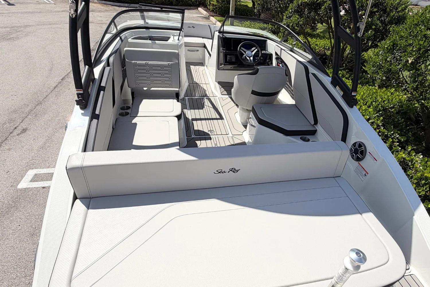2026 Sea Ray SPX 210 Outboard Image Thumbnail #9