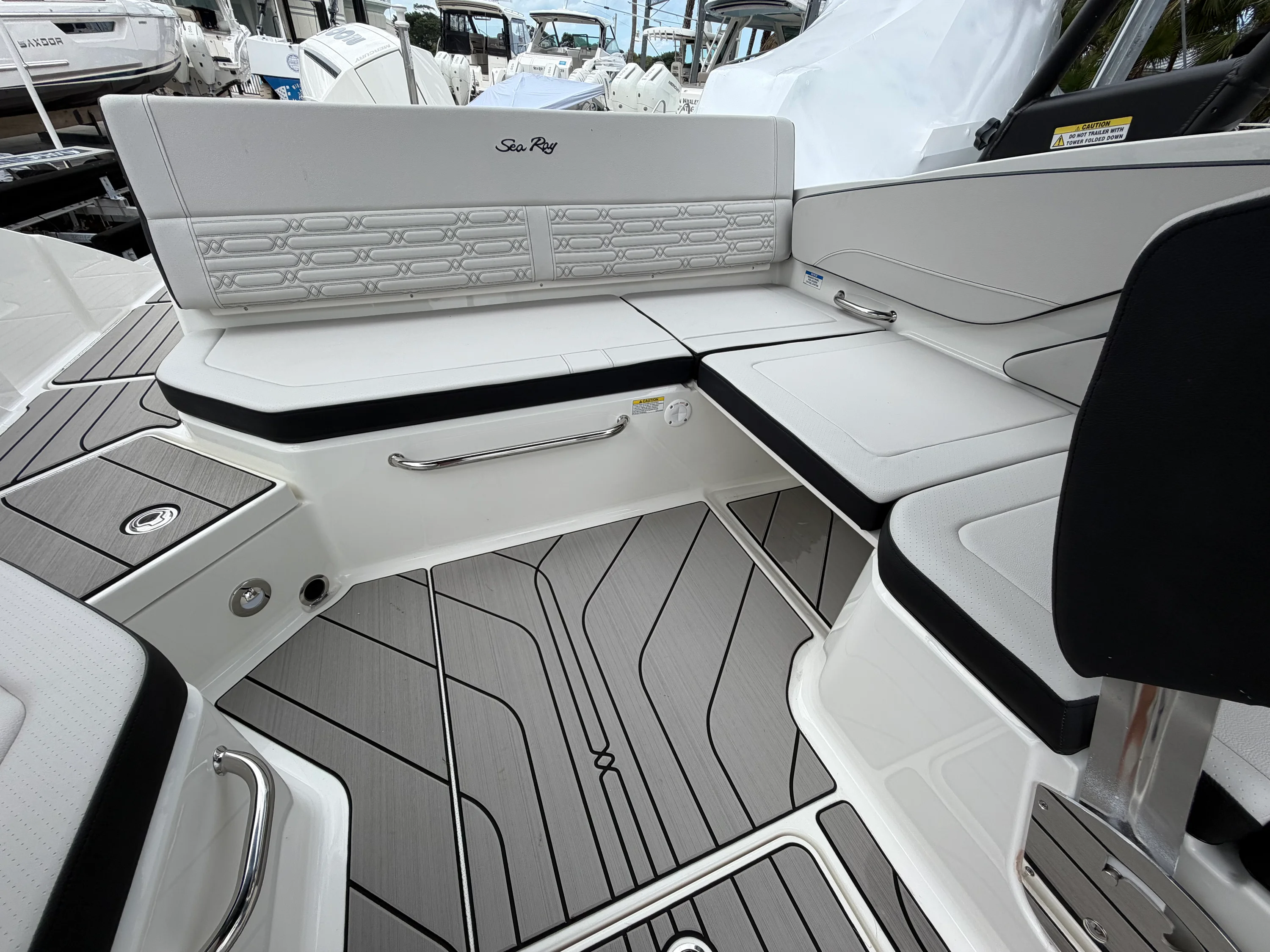 2026 Sea Ray SPX 210 Outboard Image Thumbnail #19
