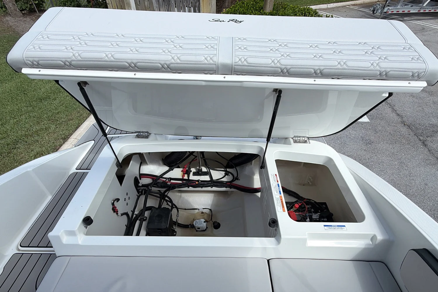 2026 Sea Ray SPX 210 Outboard Image Thumbnail #24