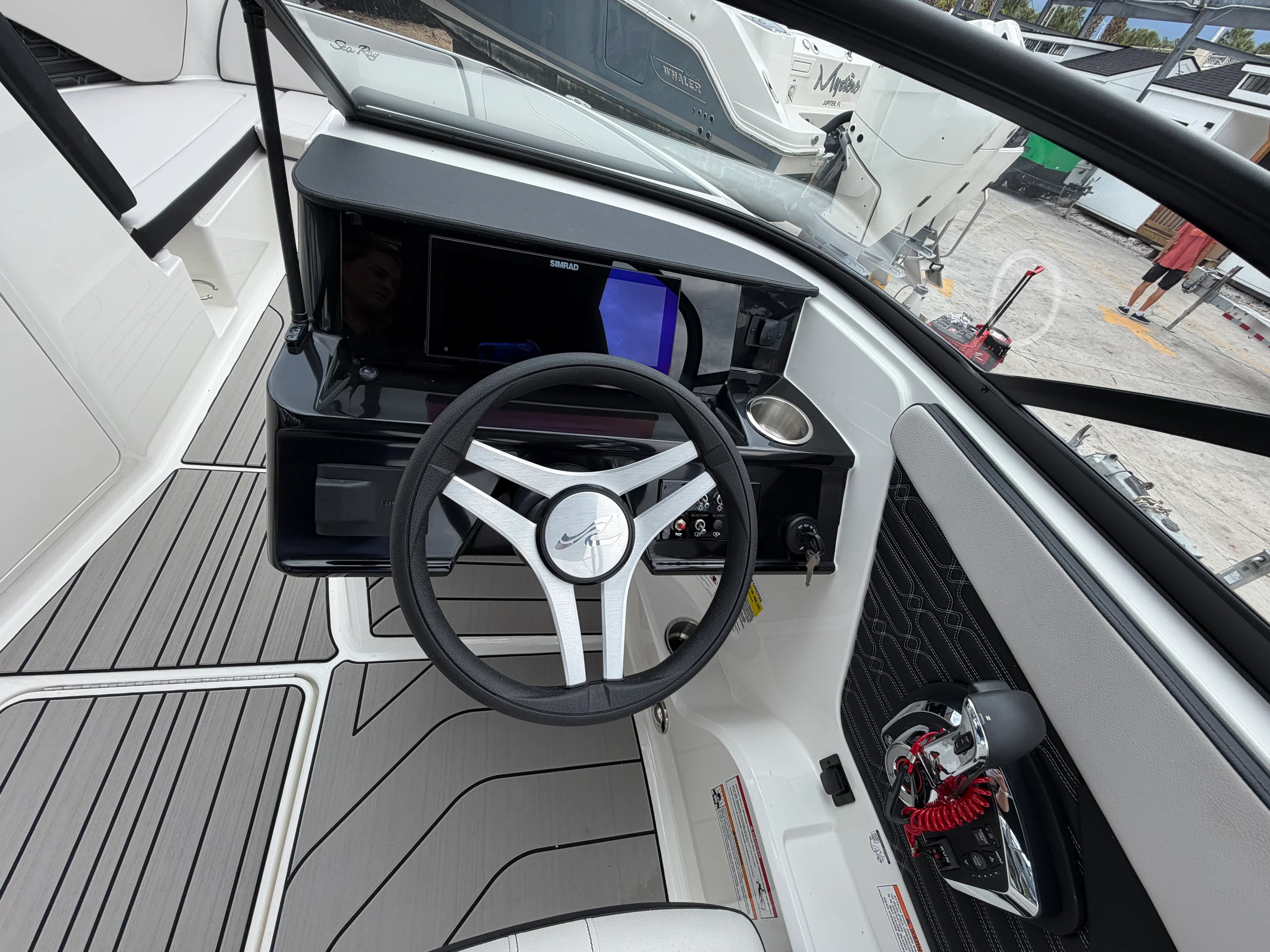 2026 Sea Ray SPX 210 Outboard Image Thumbnail #16