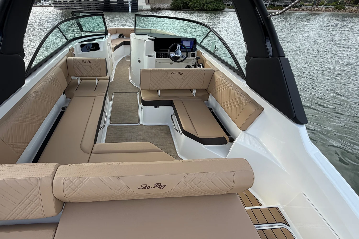 2026 Sea Ray SDX 250 Outboard Image Thumbnail #9