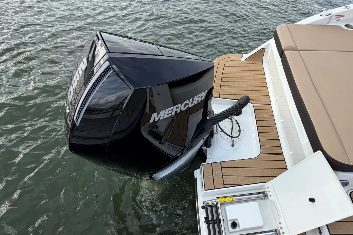 2026 Sea Ray SDX 250 Outboard Image Thumbnail #21
