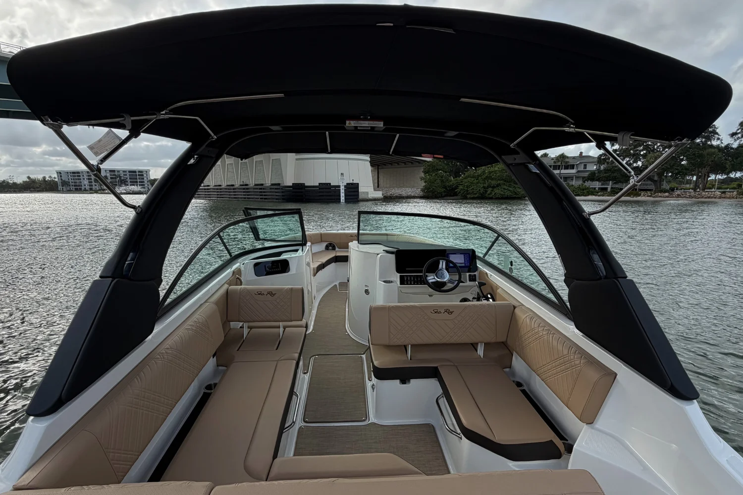 2026 Sea Ray SDX 250 Outboard Image Thumbnail #2