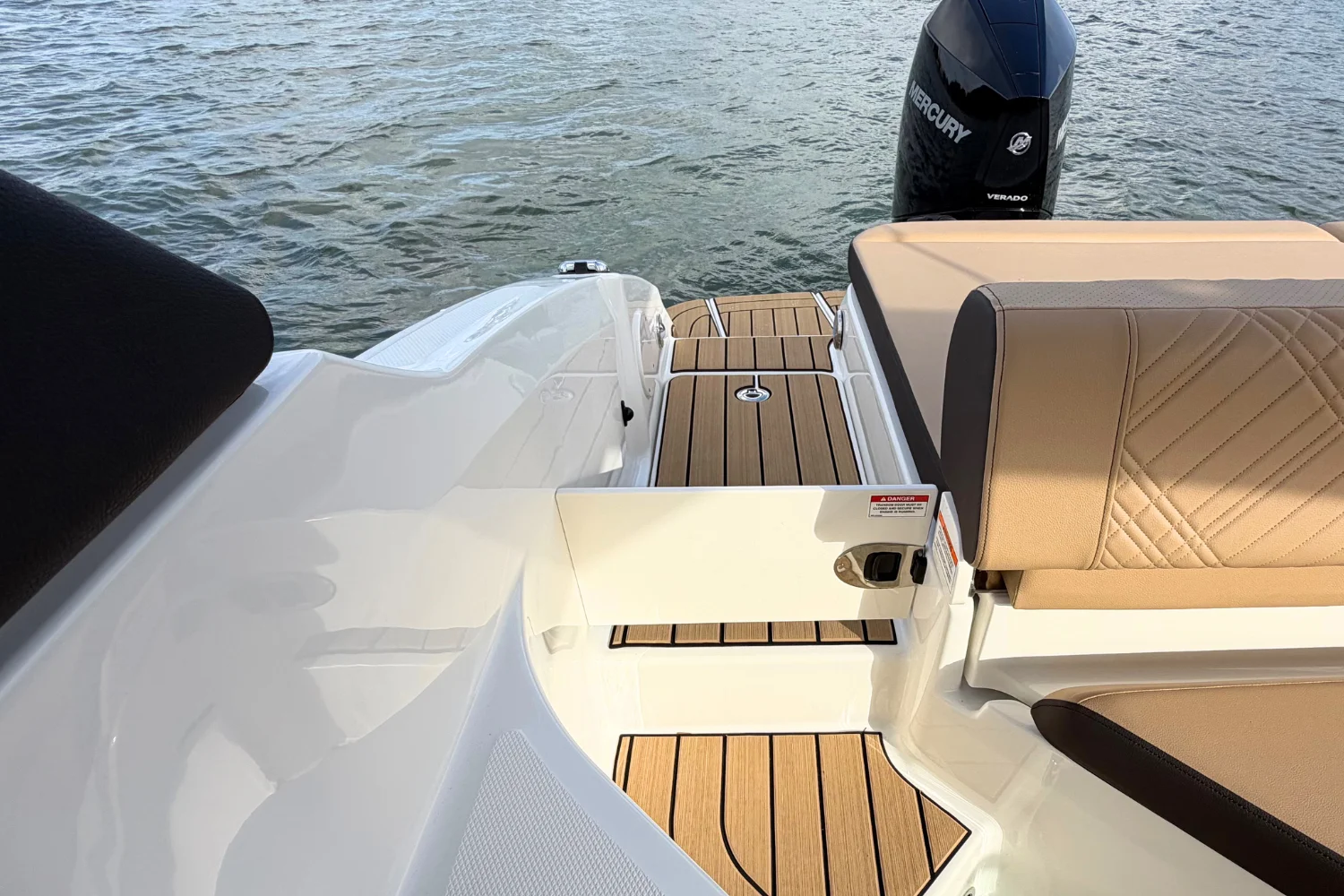 2026 Sea Ray SDX 250 Outboard Image Thumbnail #11