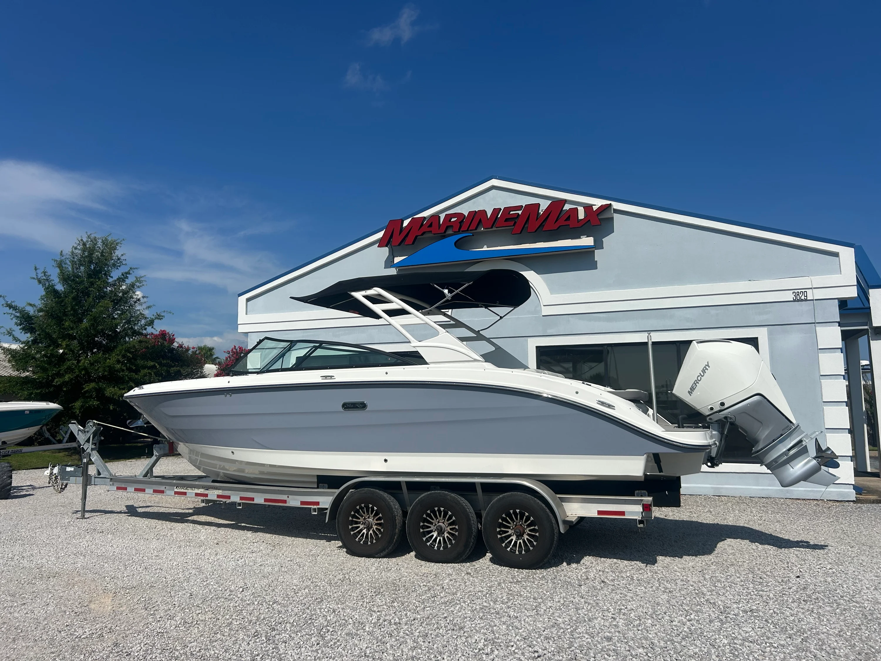 2027 Sea Ray SDX 270 Outboard Image Thumbnail #5