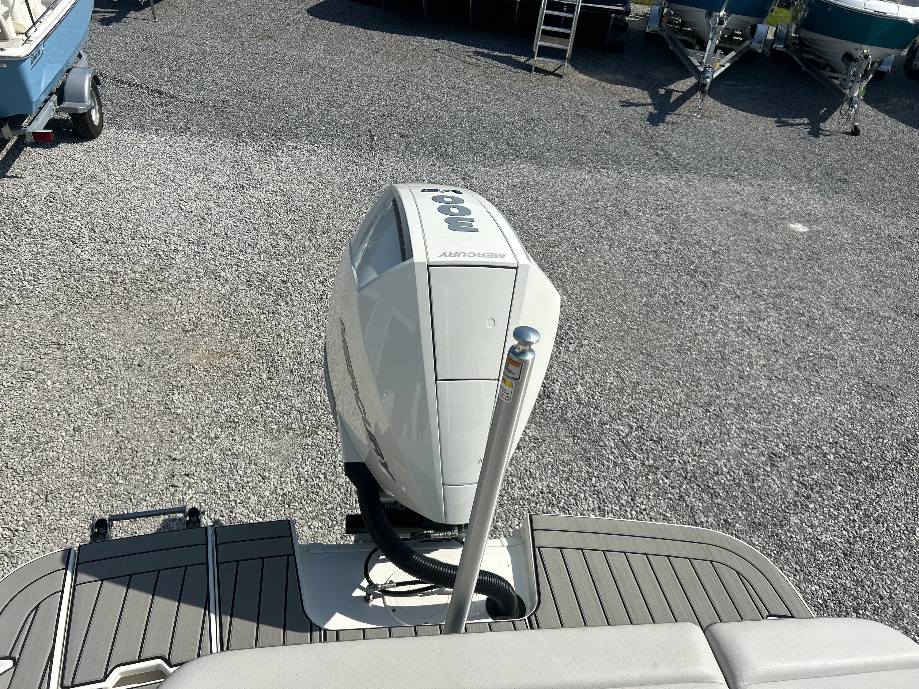 2027 Sea Ray SDX 270 Outboard Image Thumbnail #21