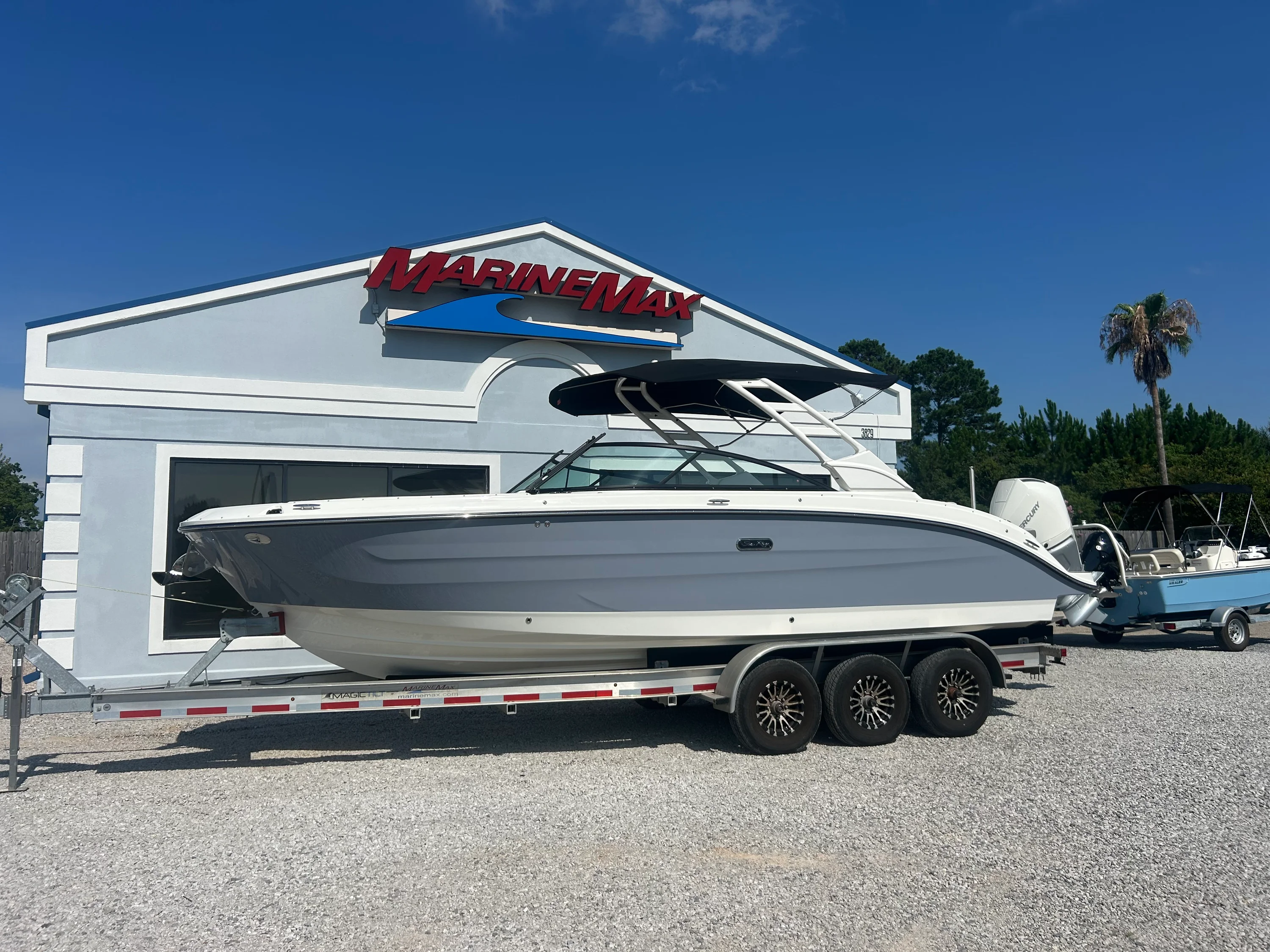 2027 Sea Ray SDX 270 Outboard Image Thumbnail #3