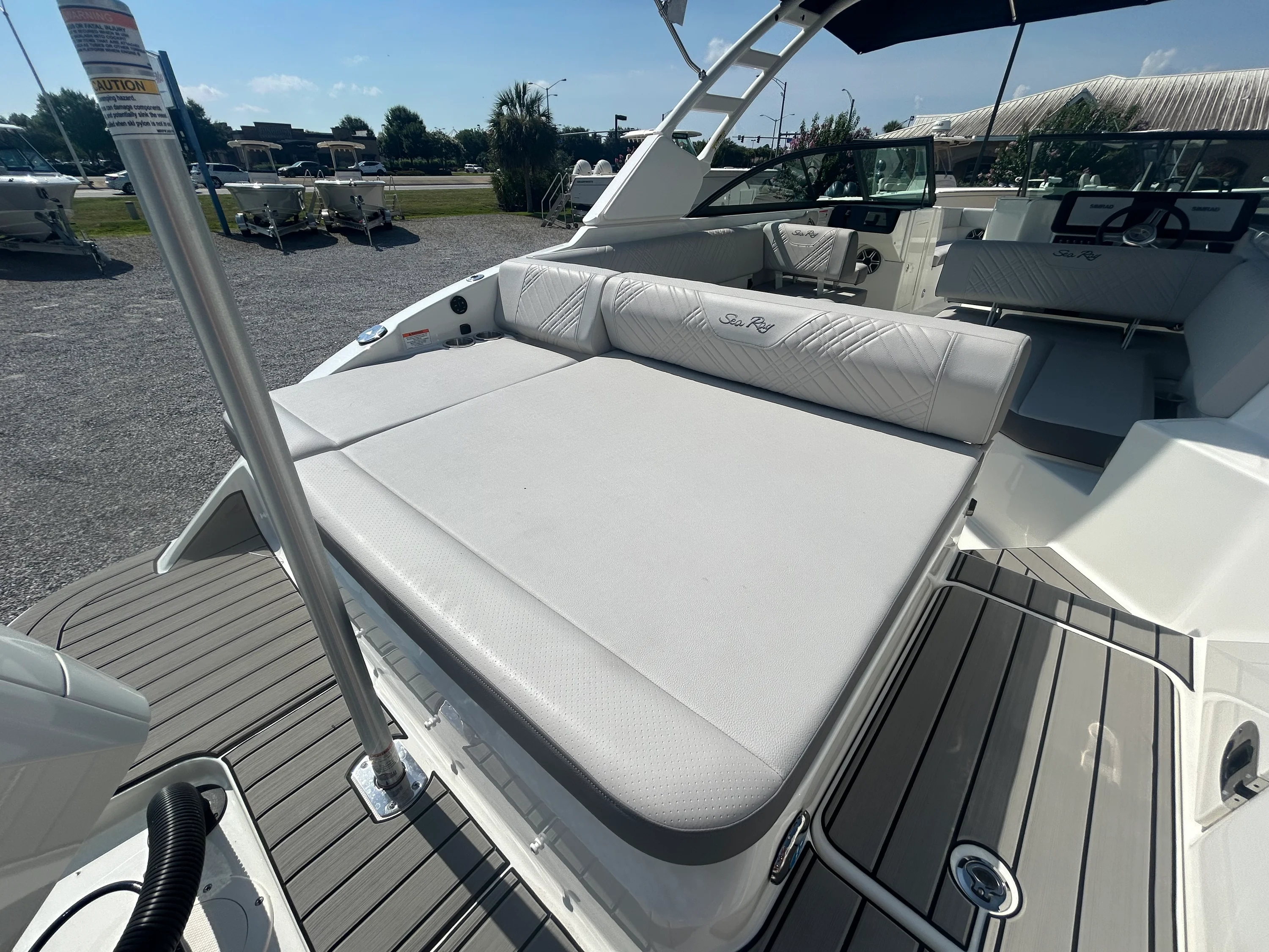 2027 Sea Ray SDX 270 Outboard Image Thumbnail #7