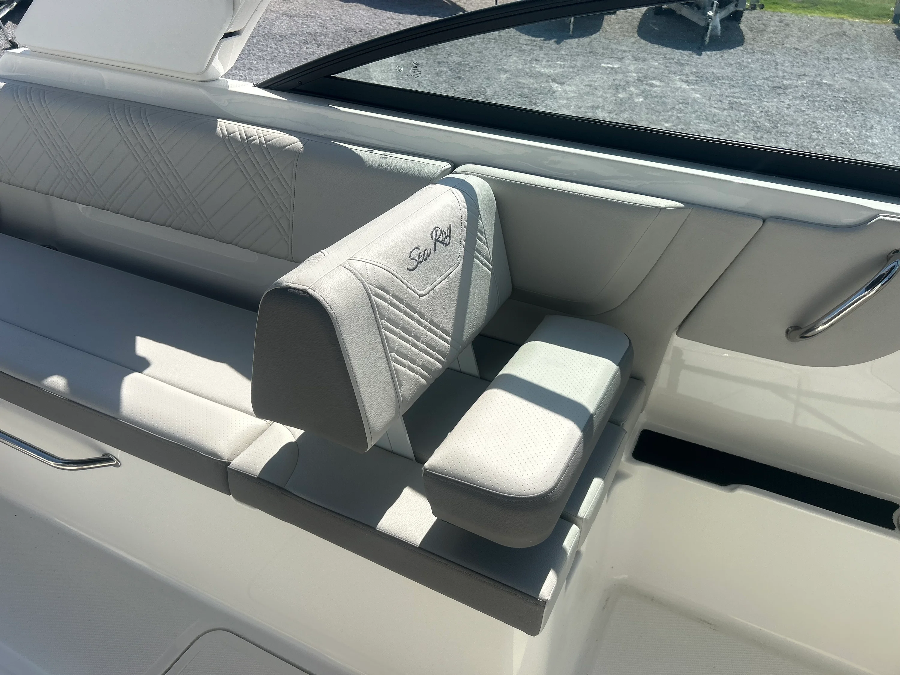 2027 Sea Ray SDX 270 Outboard Image Thumbnail #11
