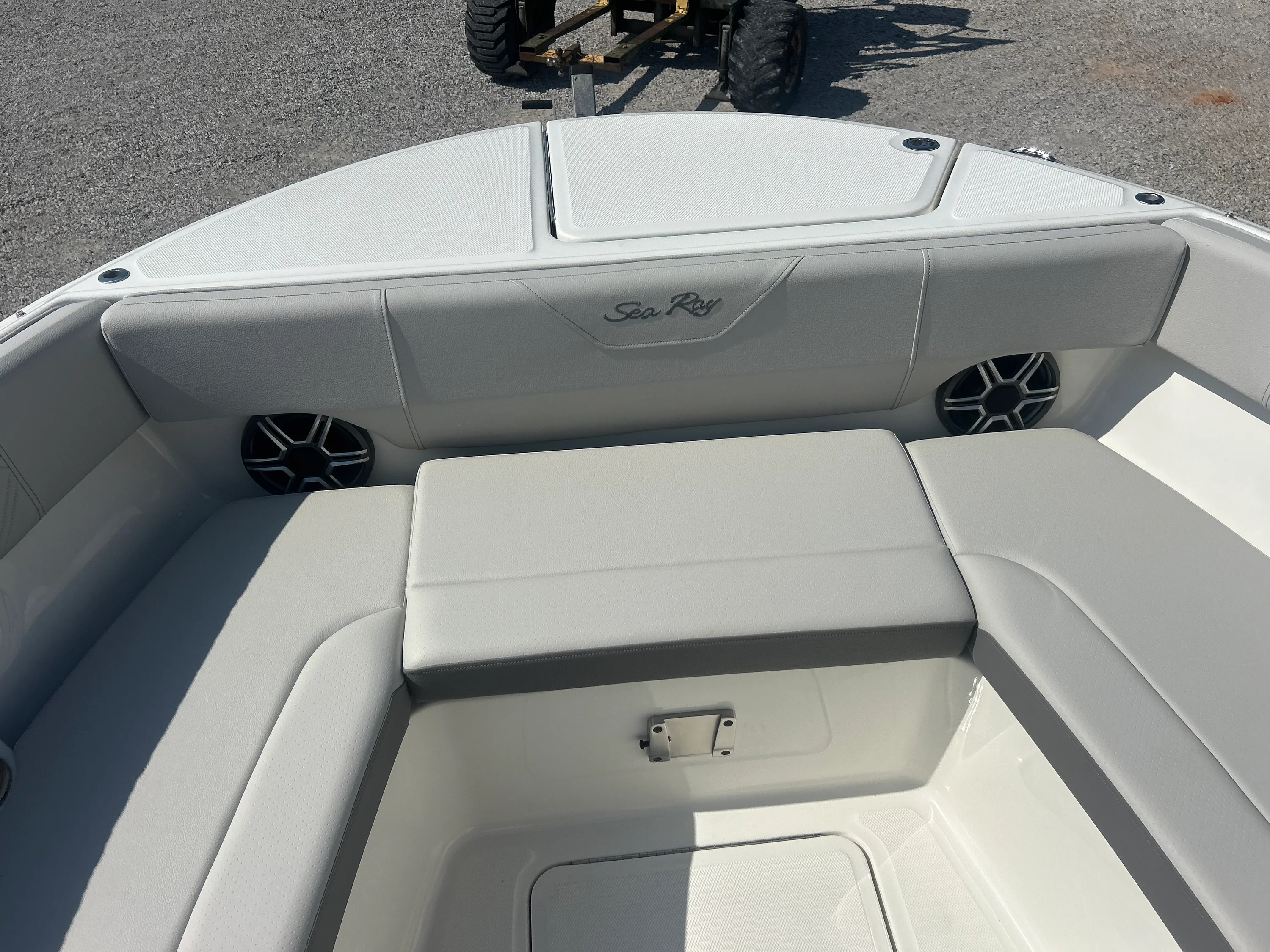 2027 Sea Ray SDX 270 Outboard Image Thumbnail #15