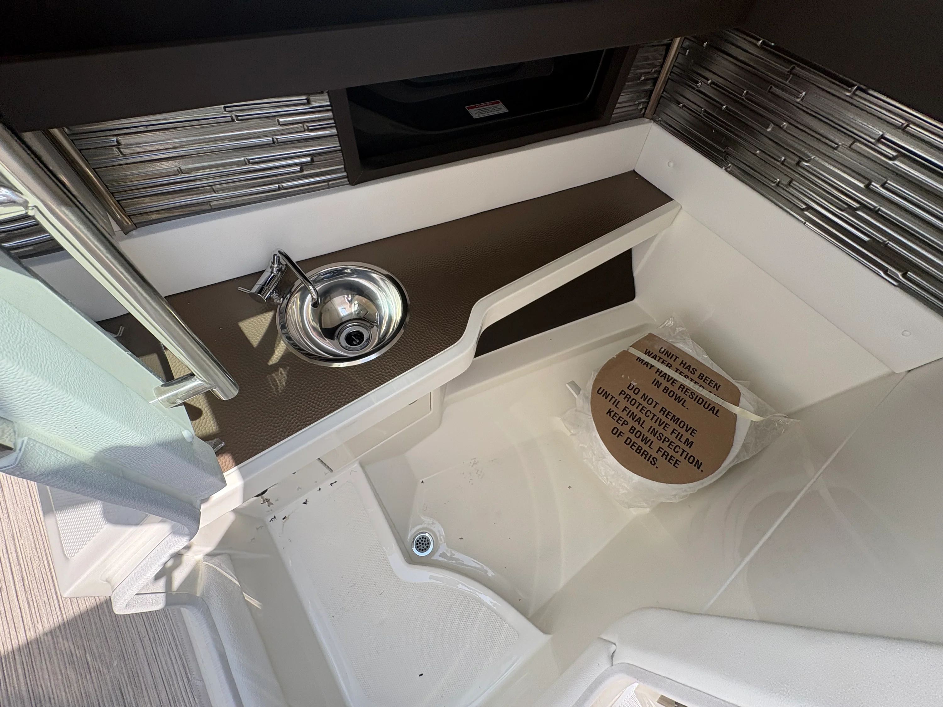 2026 Sea Ray SLX 310 Outboard Image Thumbnail #30