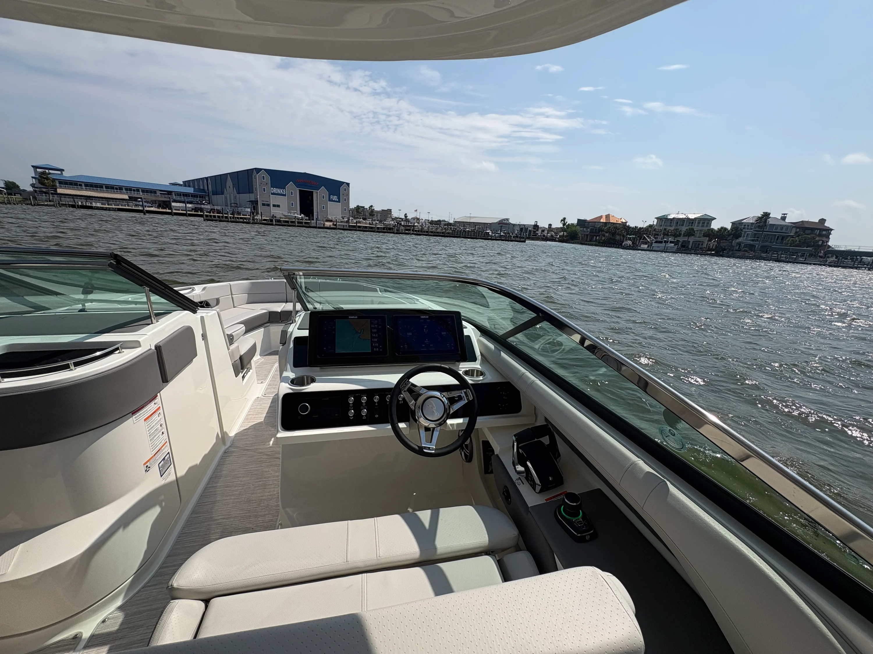 2026 Sea Ray SLX 310 Outboard Image Thumbnail #28