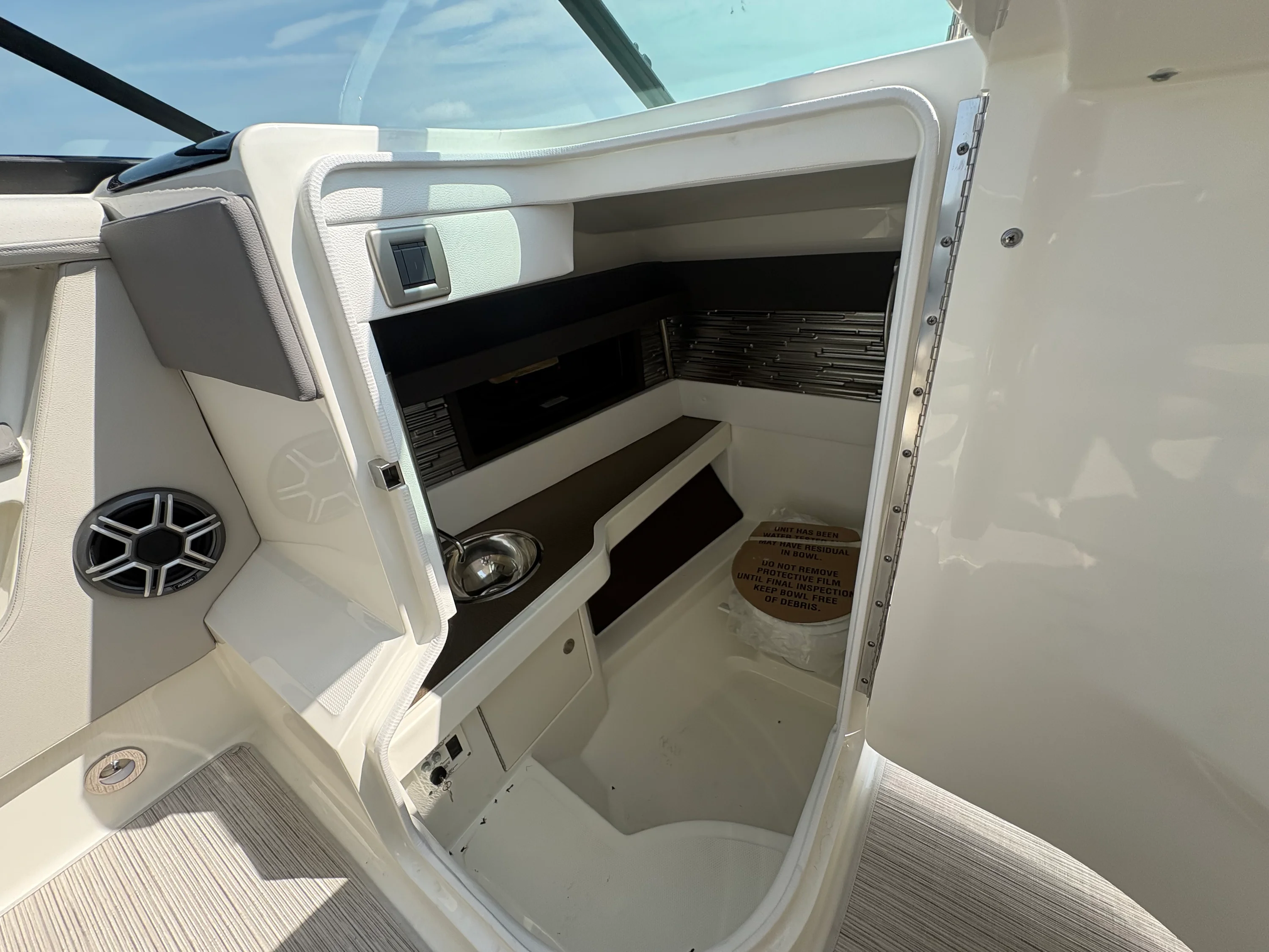 2026 Sea Ray SLX 310 Outboard Image Thumbnail #31