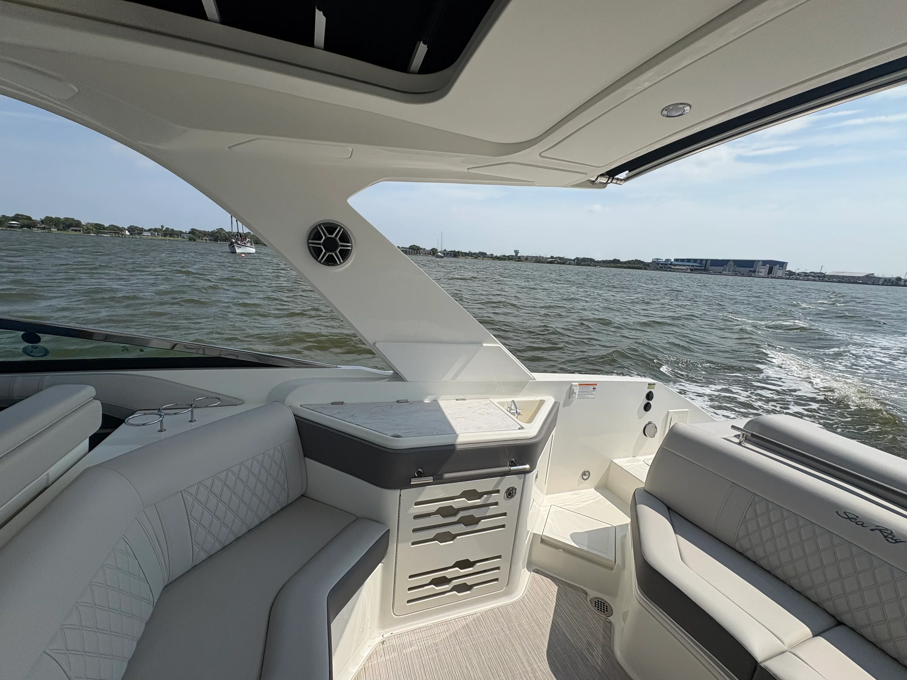 2026 Sea Ray SLX 310 Outboard Image Thumbnail #19