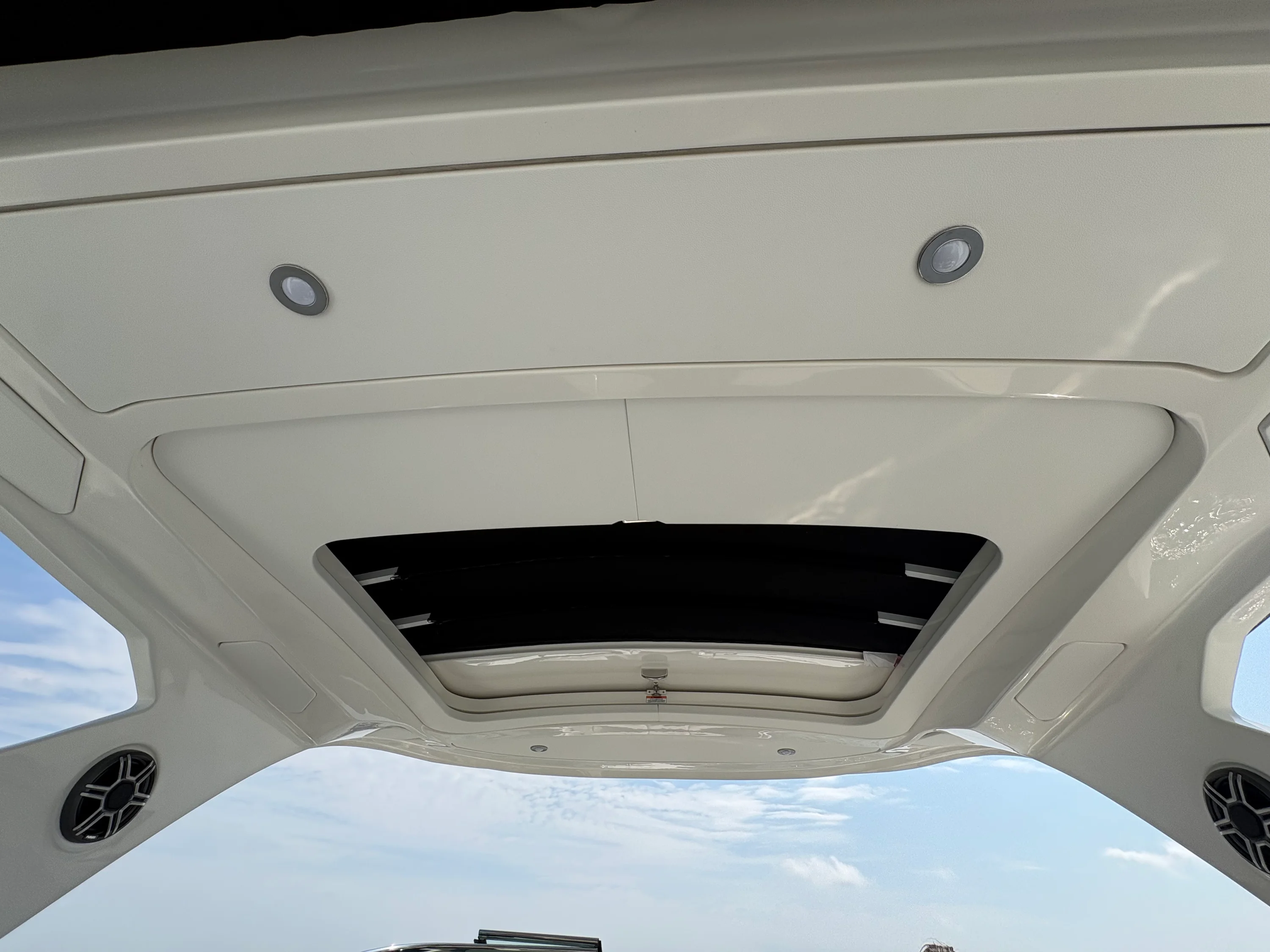 2026 Sea Ray SLX 310 Outboard Image Thumbnail #25