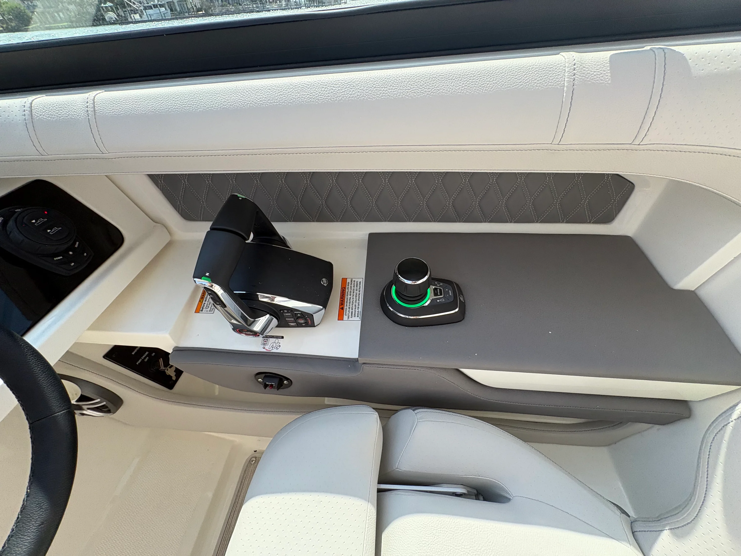 2026 Sea Ray SLX 310 Outboard Image Thumbnail #40