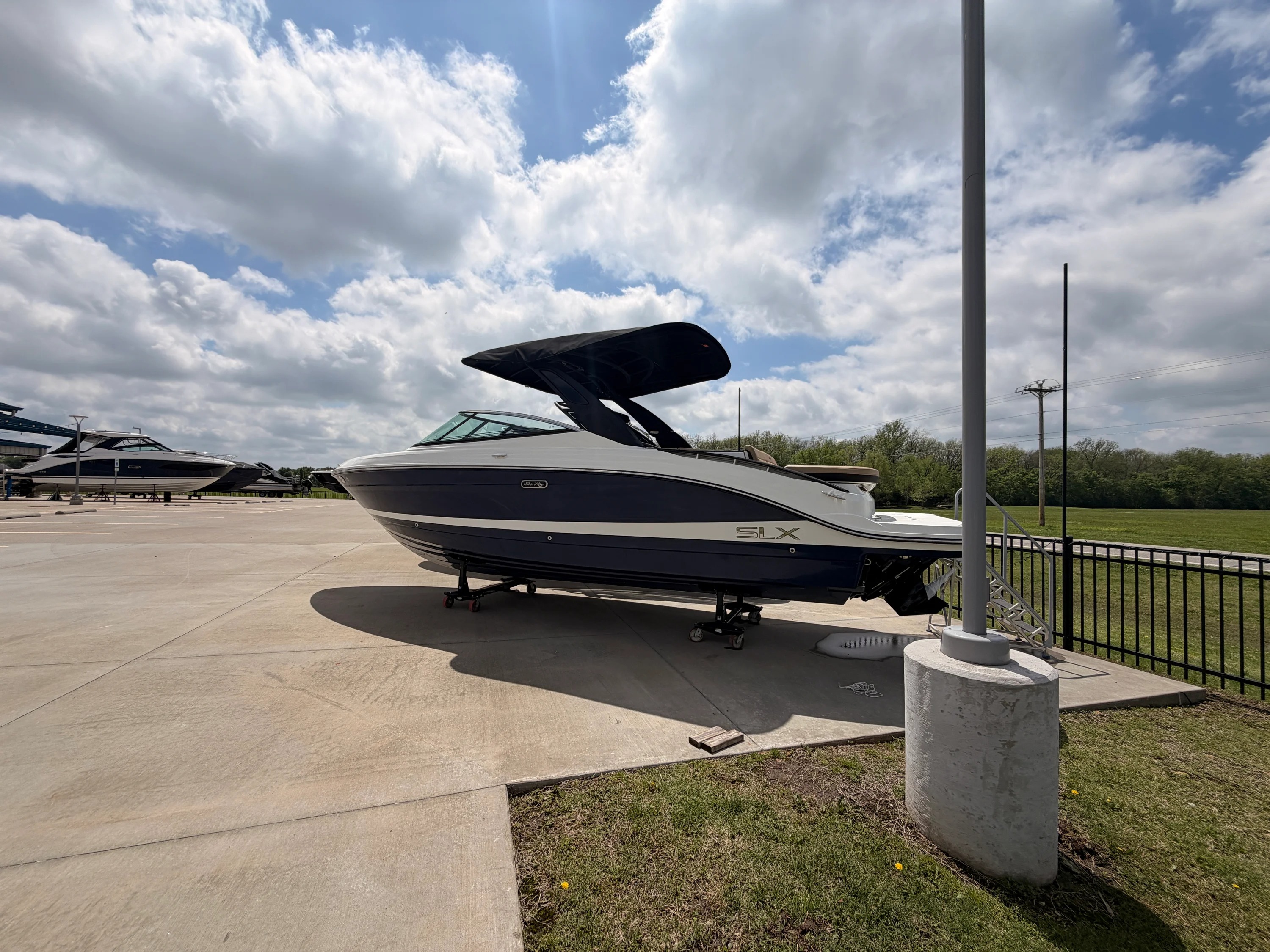 2026 Sea Ray SLX 280 Image Thumbnail #2