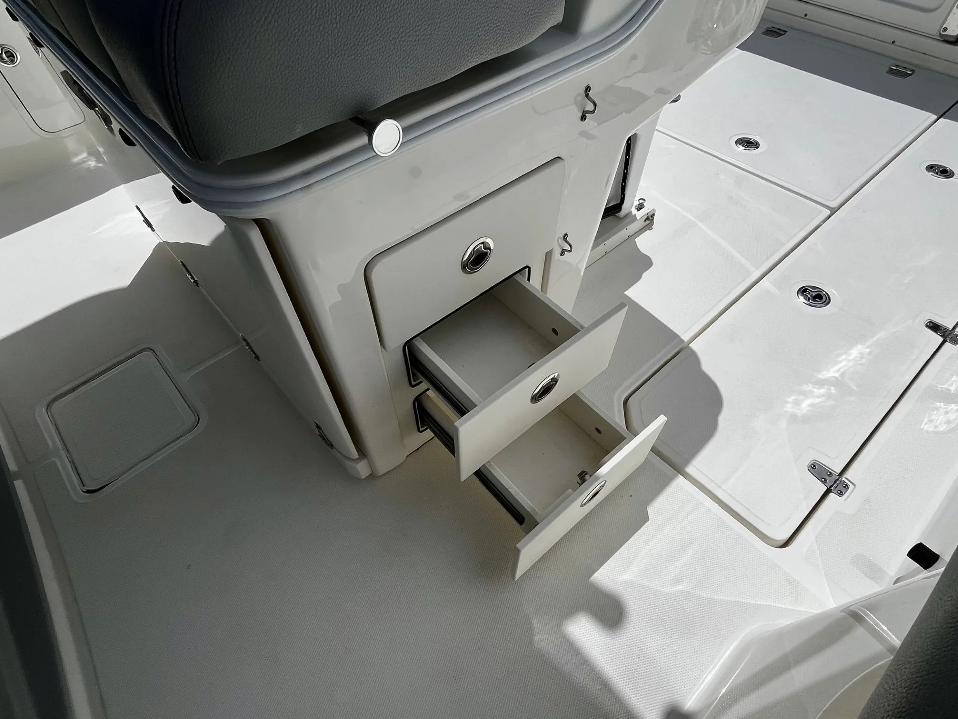 2023 Boston Whaler 330 OUTRAGE Image Thumbnail #40