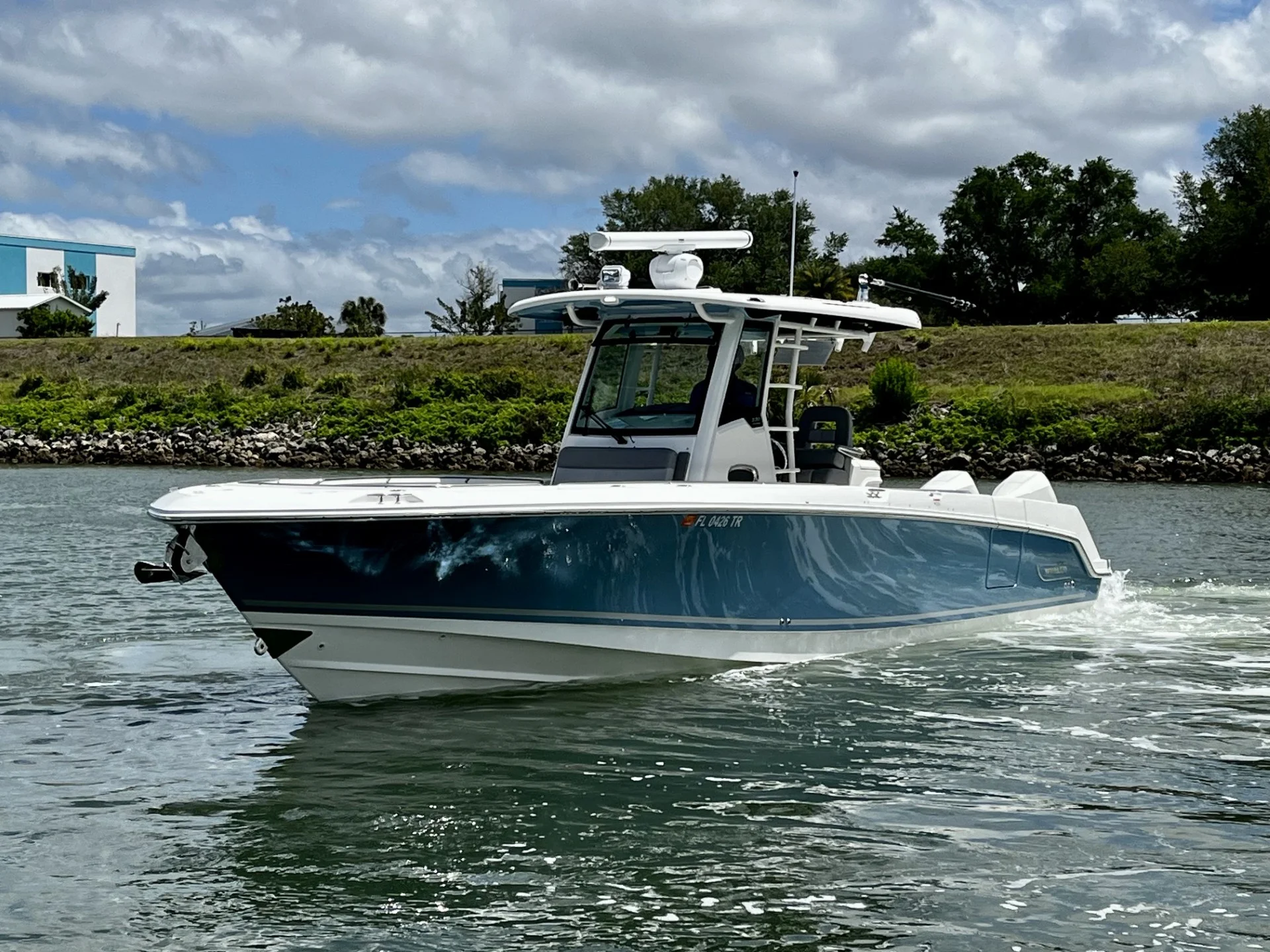 2023 Boston Whaler 330 OUTRAGE Image Thumbnail #8