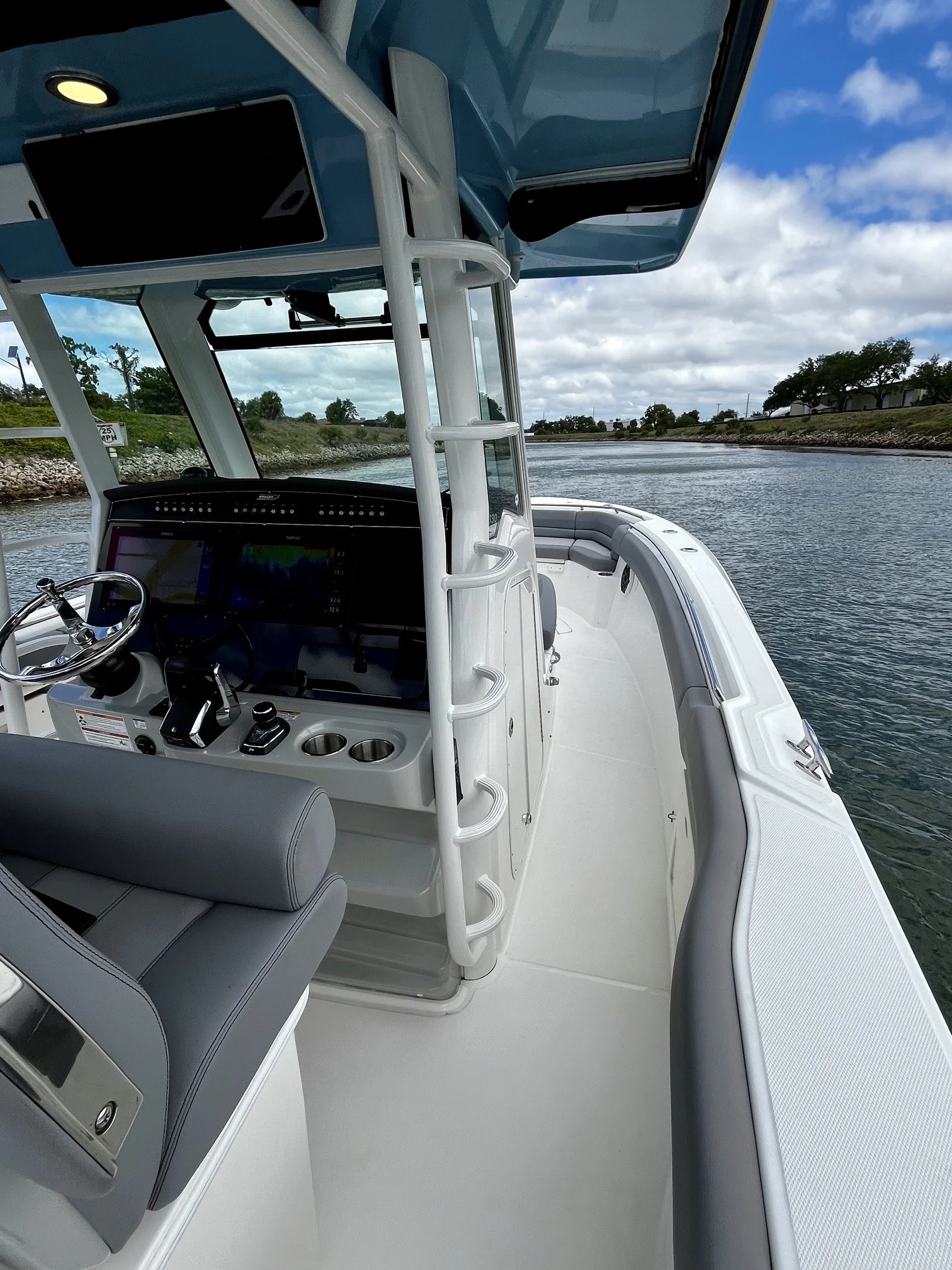 2023 Boston Whaler 330 OUTRAGE Image Thumbnail #27