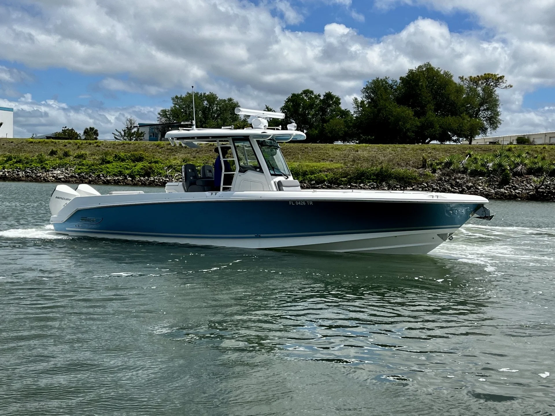 2023 Boston Whaler 330 OUTRAGE Image Thumbnail #2